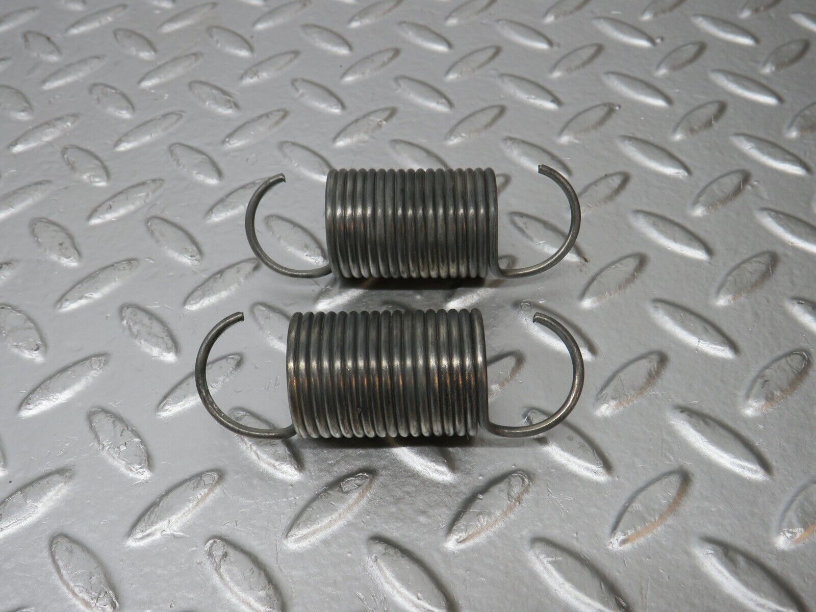 31177 Mercedes-Benz W123 230E Front Seat Adjustment Spring Pair