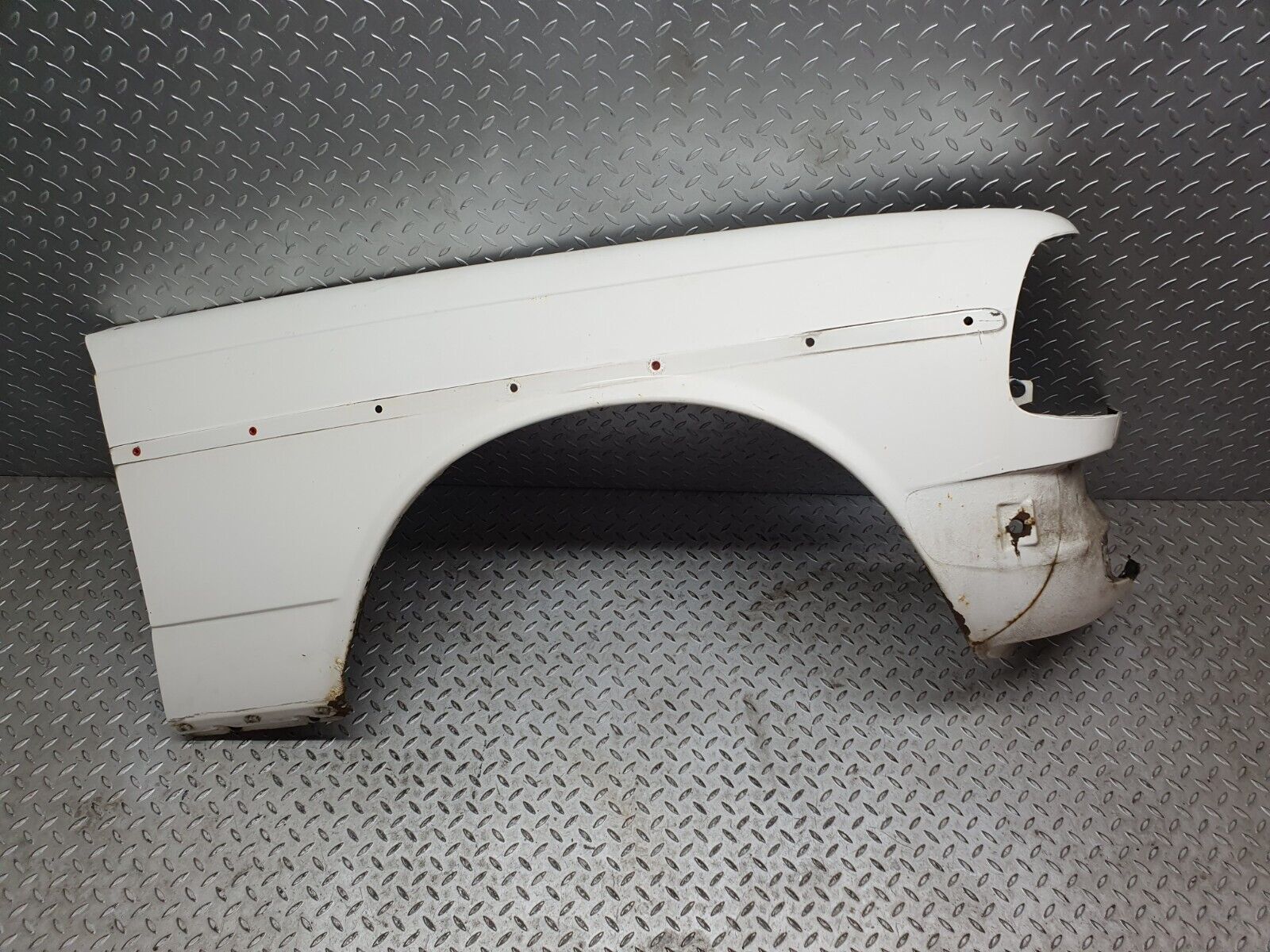 40809 Mercedes-Benz W123 300D Front Right Wing Fender