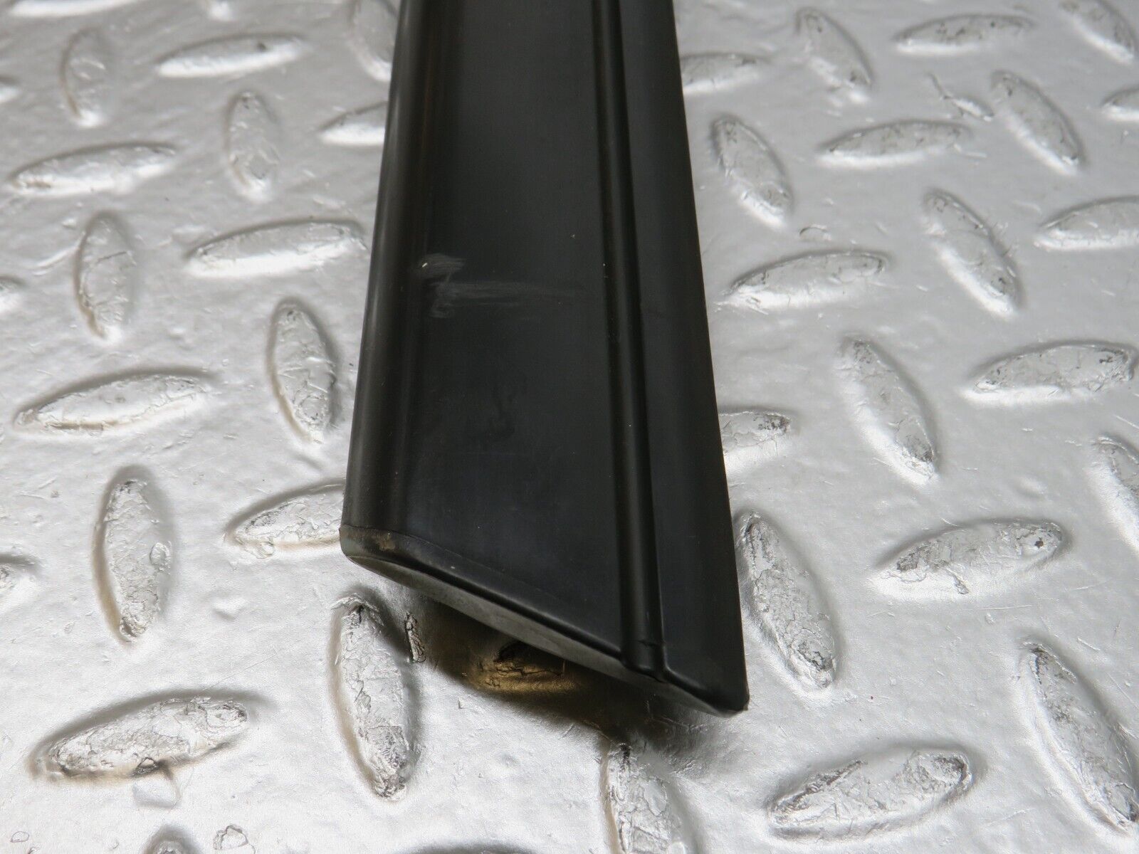 33959 Mercedes-Benz W124 260E Rear Left Door Centre Moulding Trim