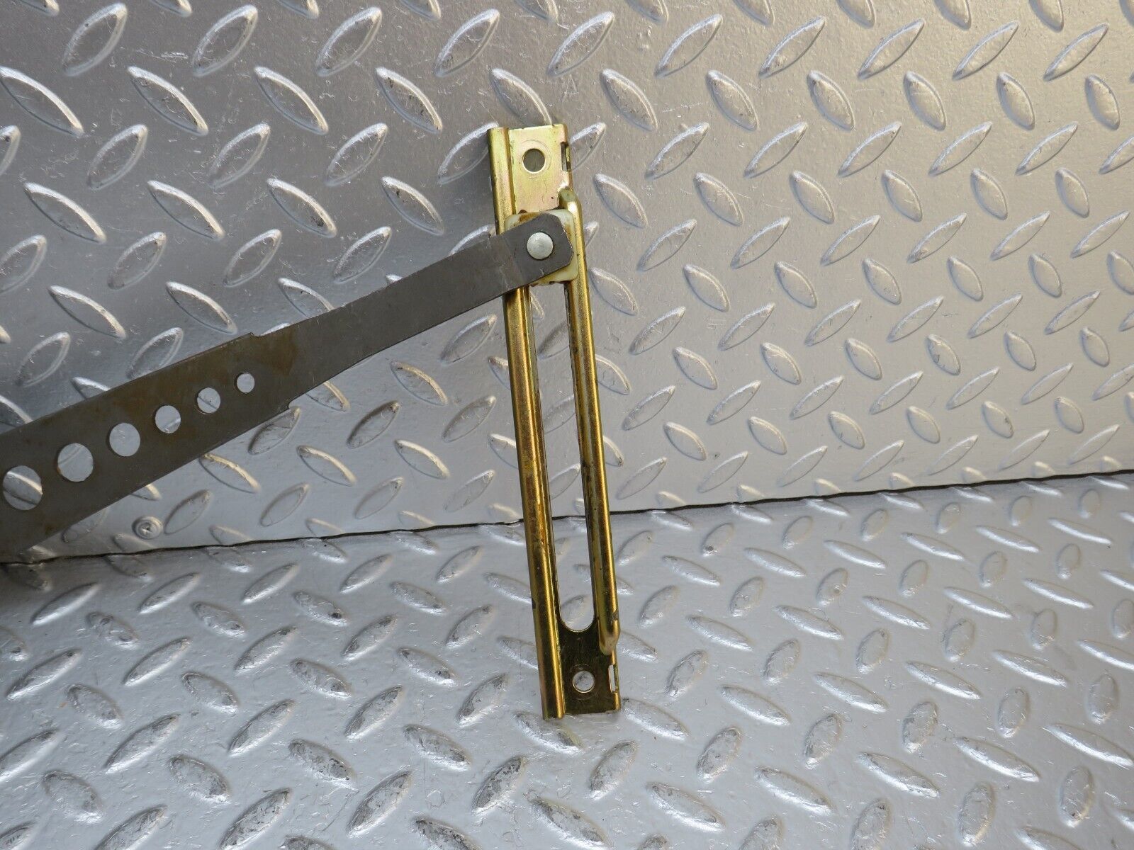 0445 Mercedes-Benz W123 230E Rear Right Window Manual Regulator