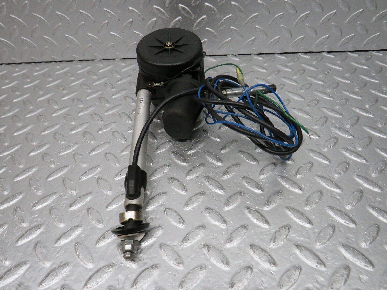 34368 Mercedes-Benz C126 380SEC Coupe Electric Antenna