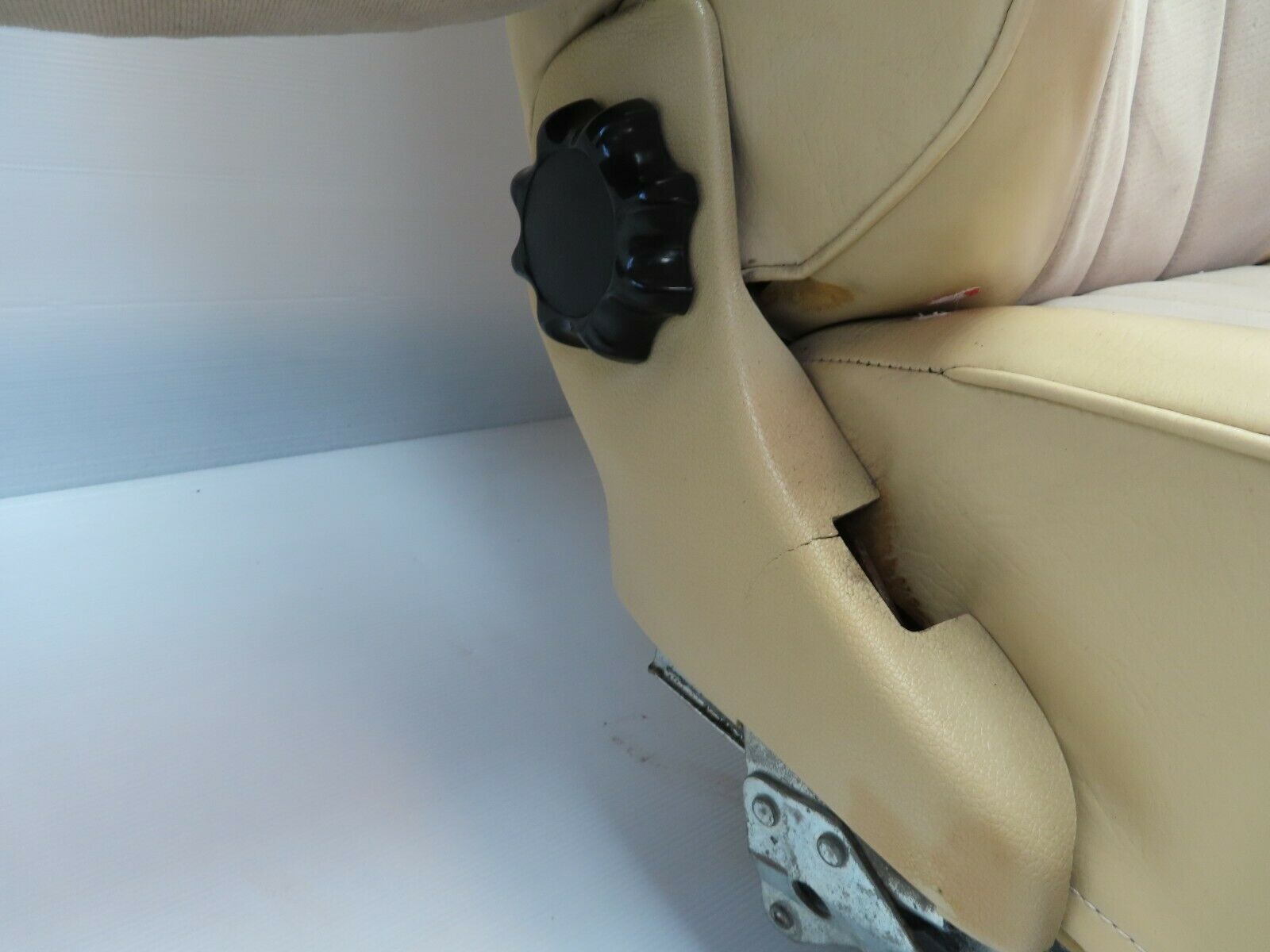 7323 Mercedes-Benz W116 450SE Front Left Seat Driver Seat