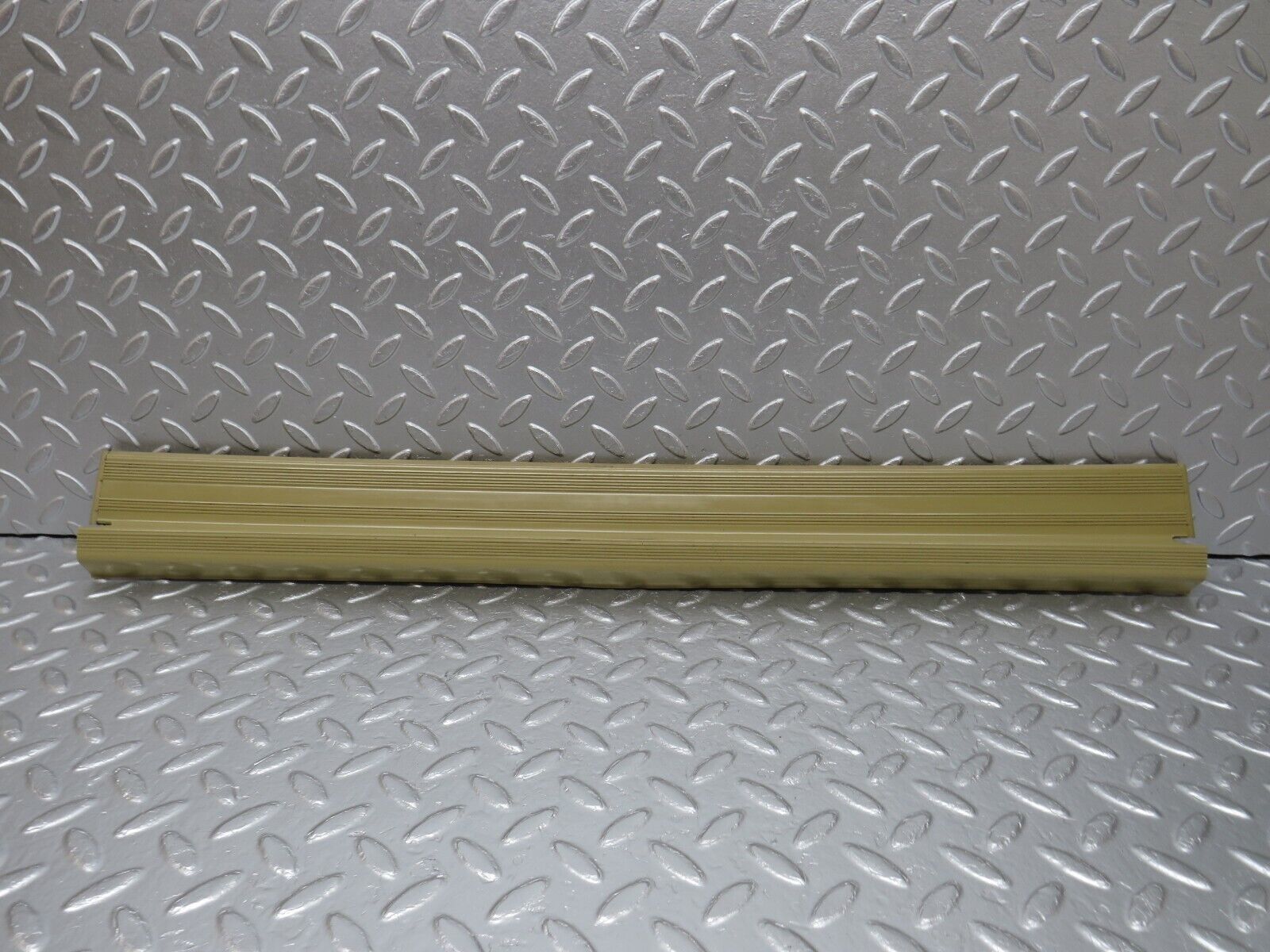 33983 Mercedes-Benz W124 260E Front Left Door Sill Beige