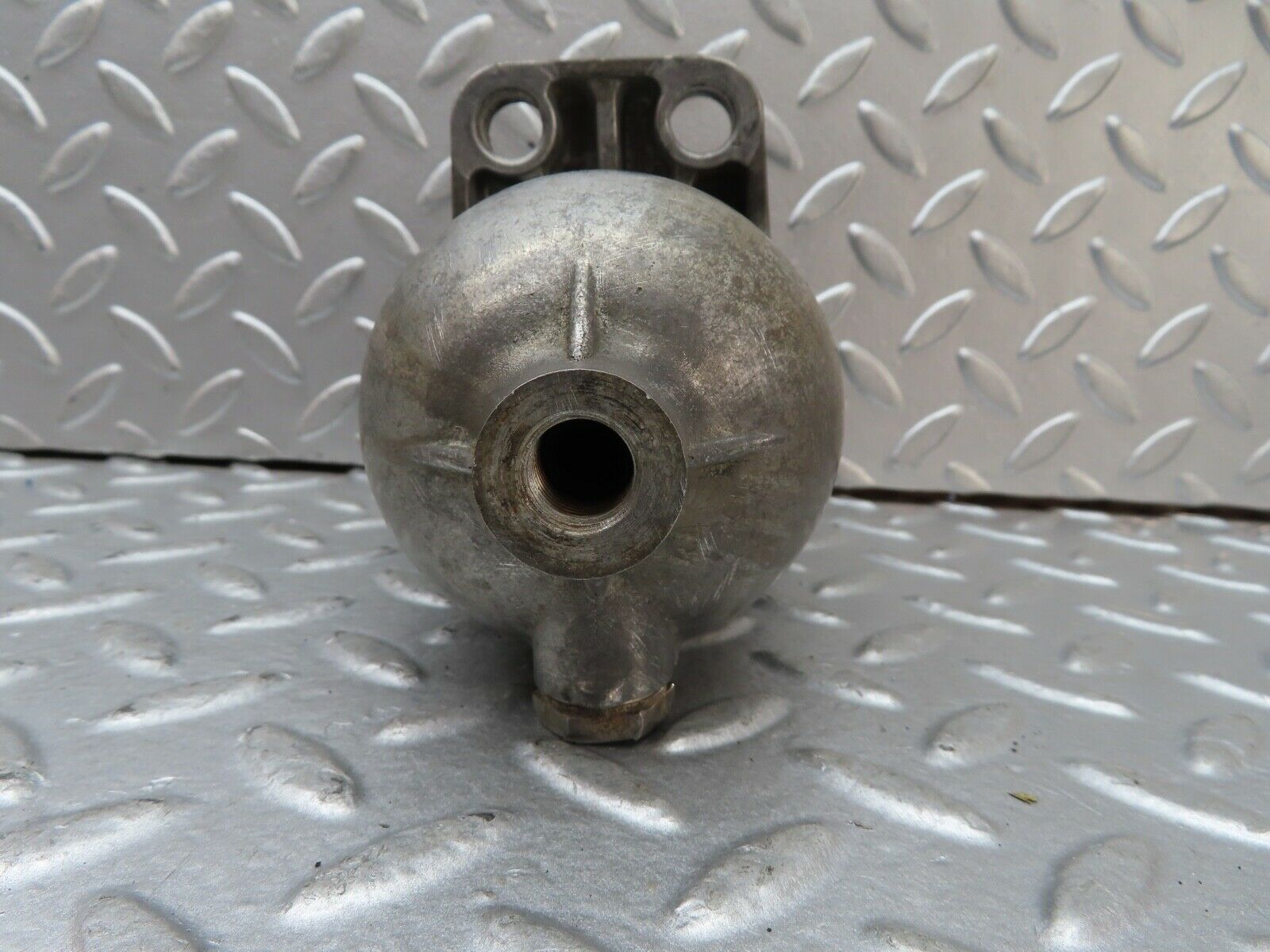 19224 Mercedes-Benz W123 300D Fuel Filter Housing 0450101011