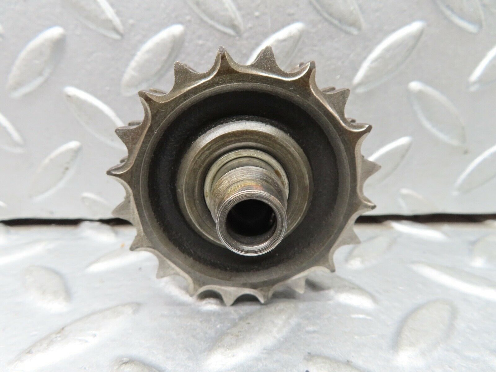 19105 Mercedes-Benz W123 300D Idler Sprocket Gear & Pin