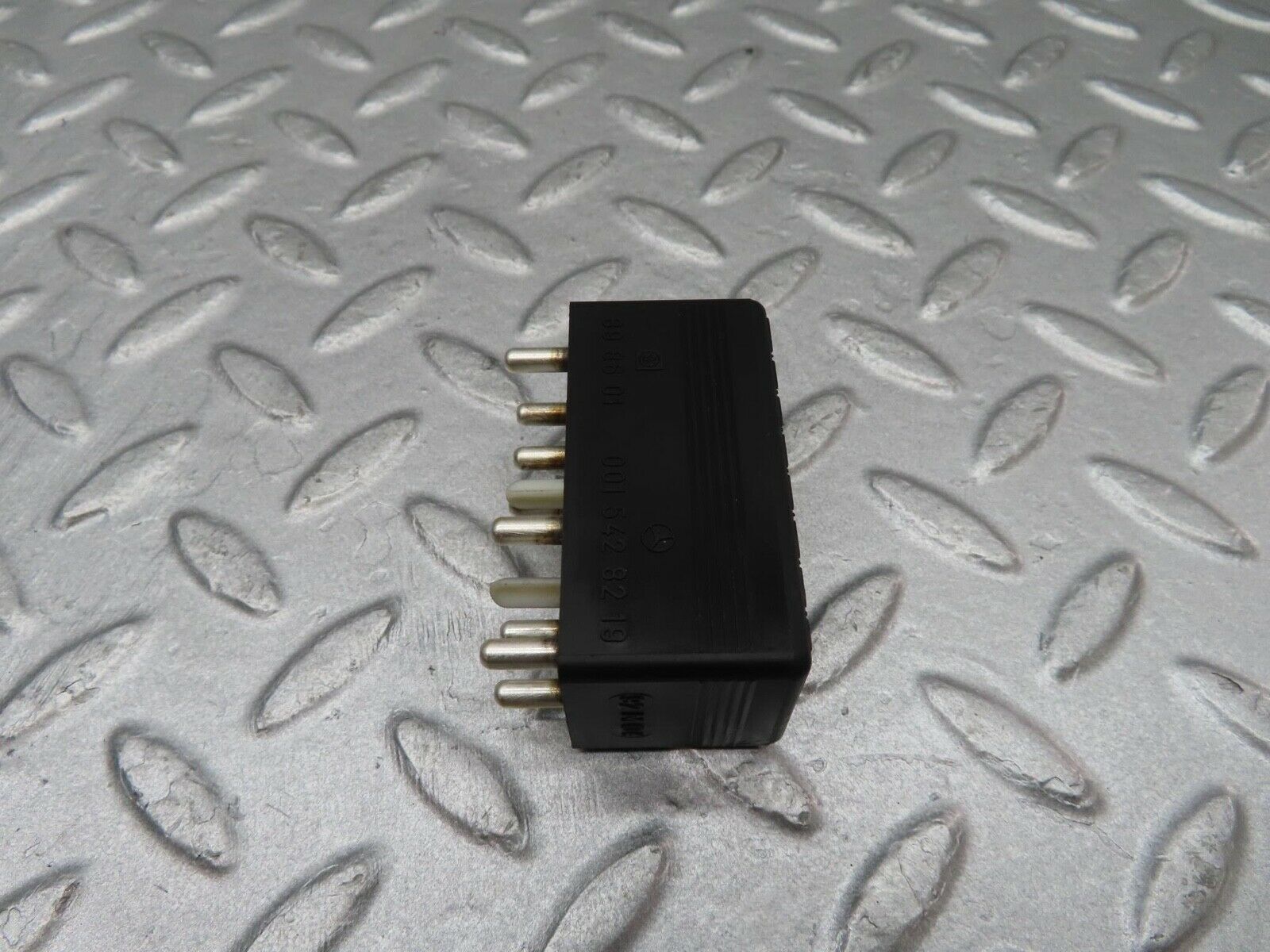 11946 Mercedes-Benz R129 300SL Coupe Engine Auxiliary Fan Relay 0015428219