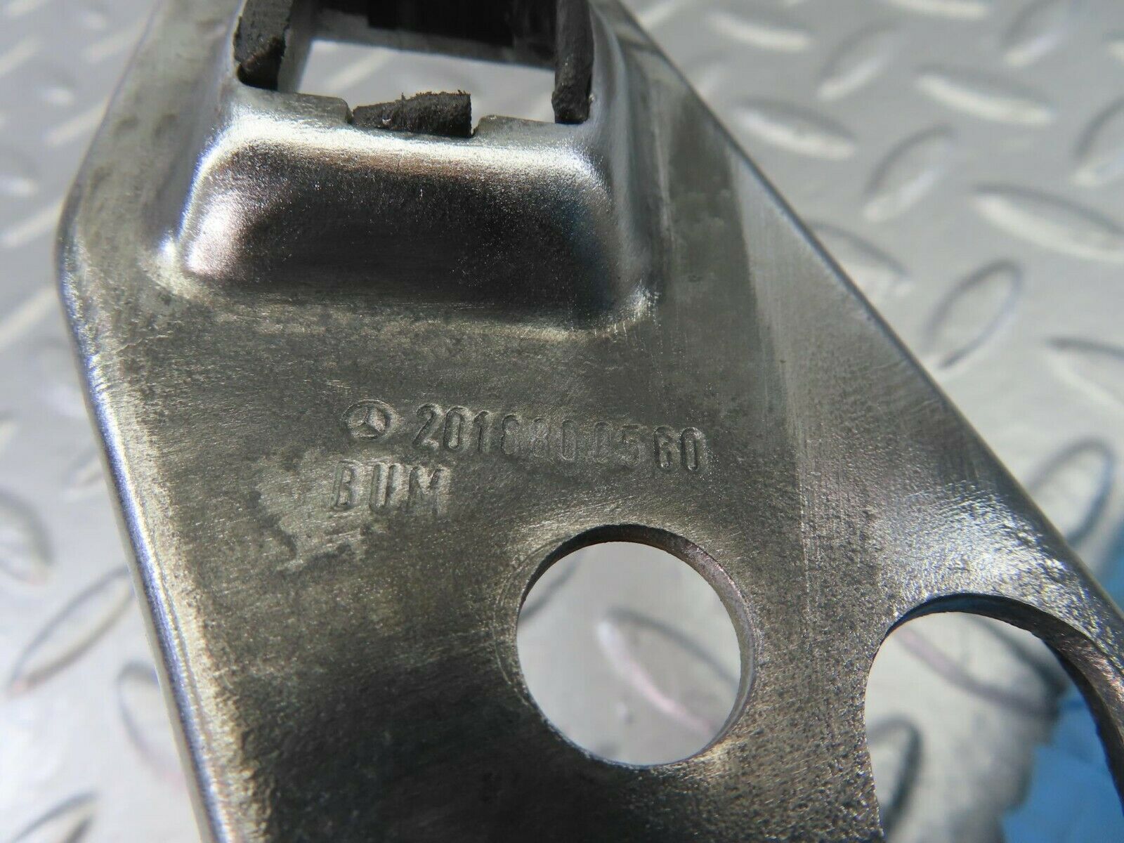 10528 Mercedes-Benz W201 190E Bonnet Safety Catch 2018800560