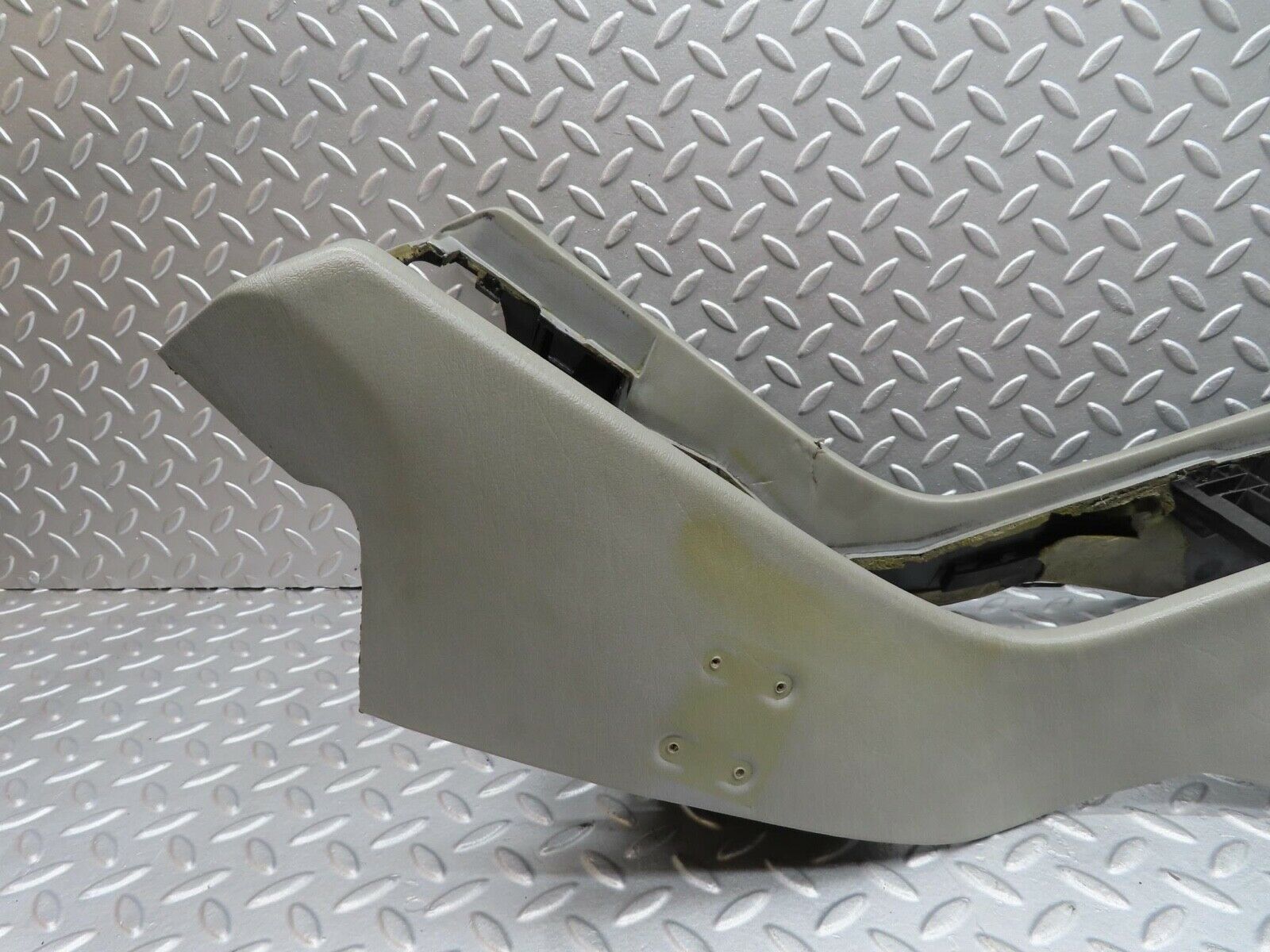 16200 Mercedes-Benz W124 260E Centre Console