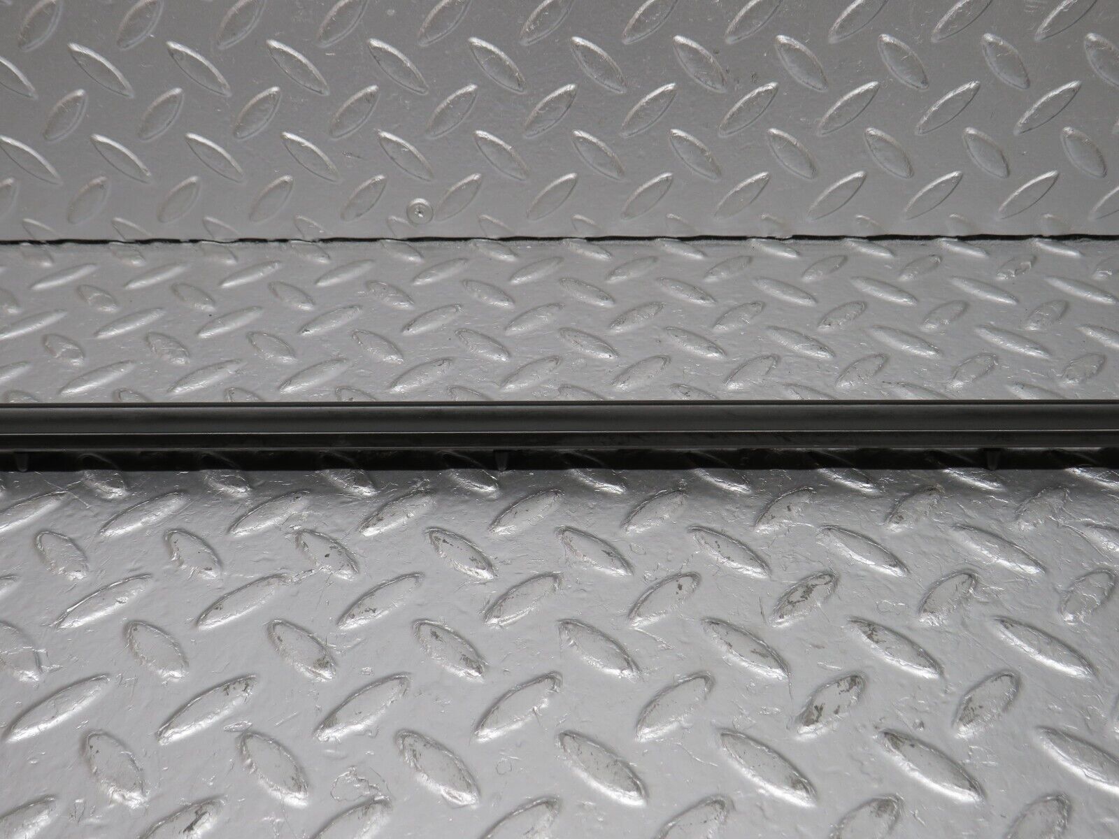 33630 Mercedes-Benz W123 Front Left Door Centre Moulding Trim