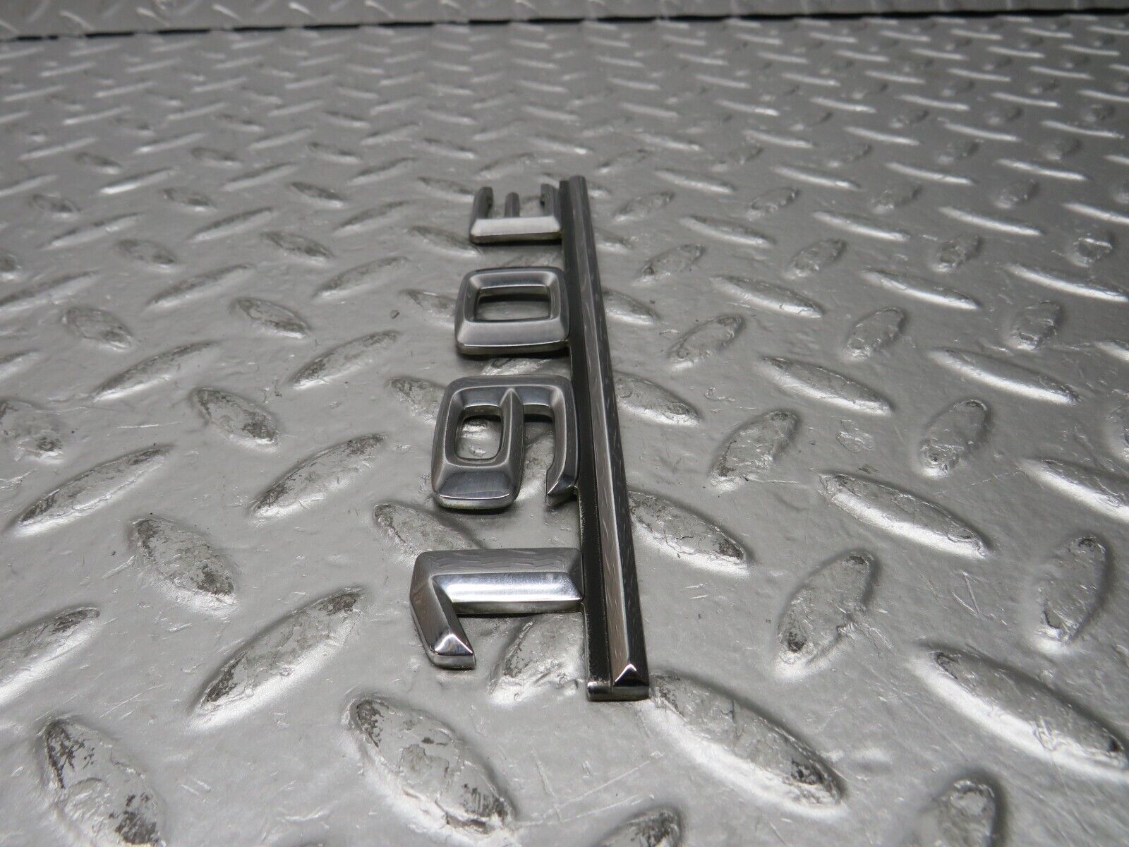 31815 Mercedes-Benz W201 190LE 1.8L 190E Trunk Badge Emblem 2018172015