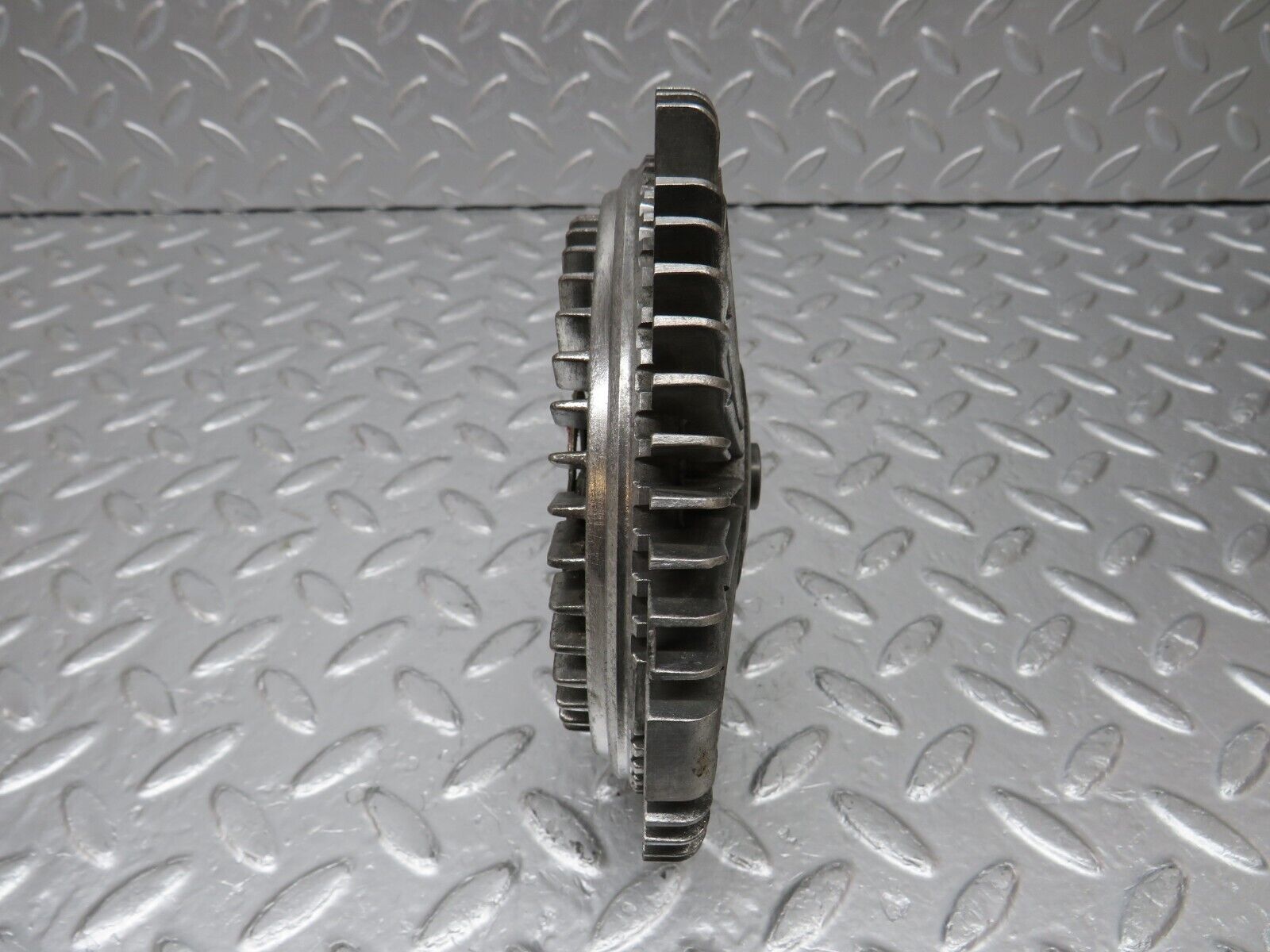 34101 Mercedes-Benz W124 260E Fan Clutch 1032000422