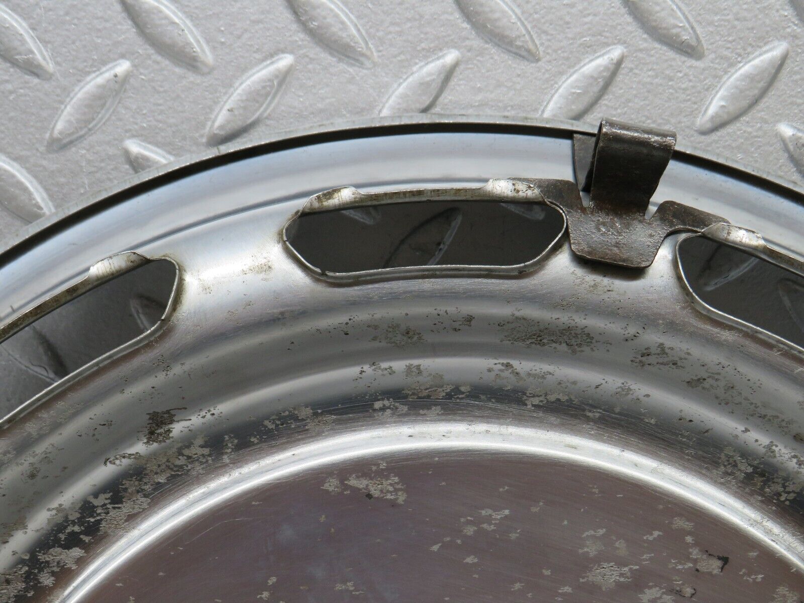 37465 Mercedes-Benz W109 300SEL Wheel Hub Cap 14"