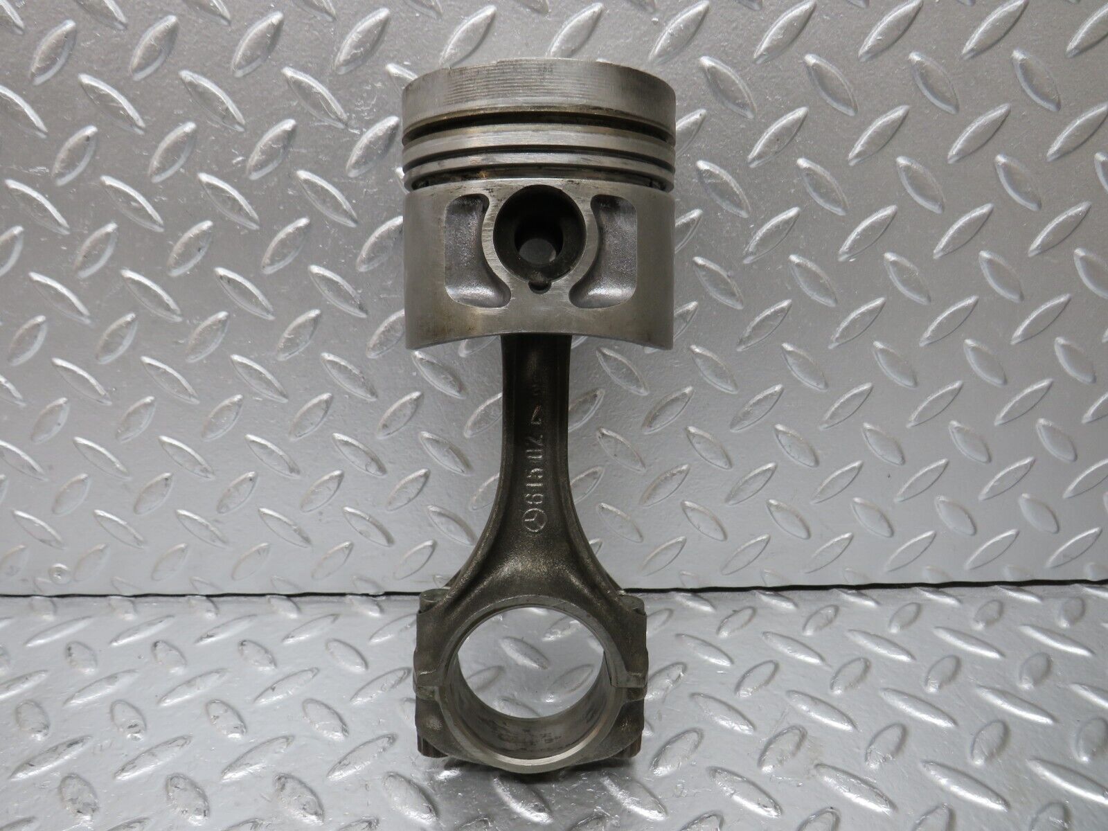 32934 Mercedes-Benz W123 300D Piston With Connecting Rod 90.875 mm 61502