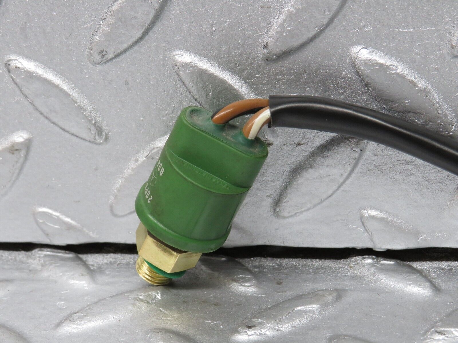 39724 Mercedes-Benz R129 320SL Coupe Aircon Pressure Switch 0048206710