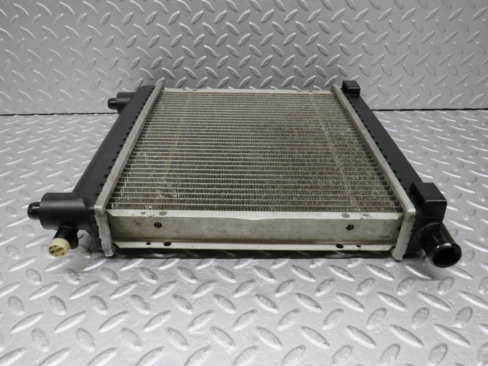 36658 Mercedes-Benz W201 190E 2.0L Coolant Radiator Nissens 62550