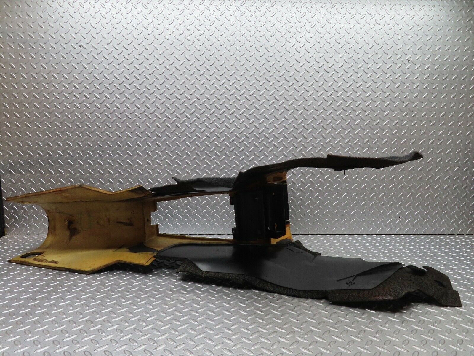 19027 Mercedes-Benz W123 300D Centre Console Black