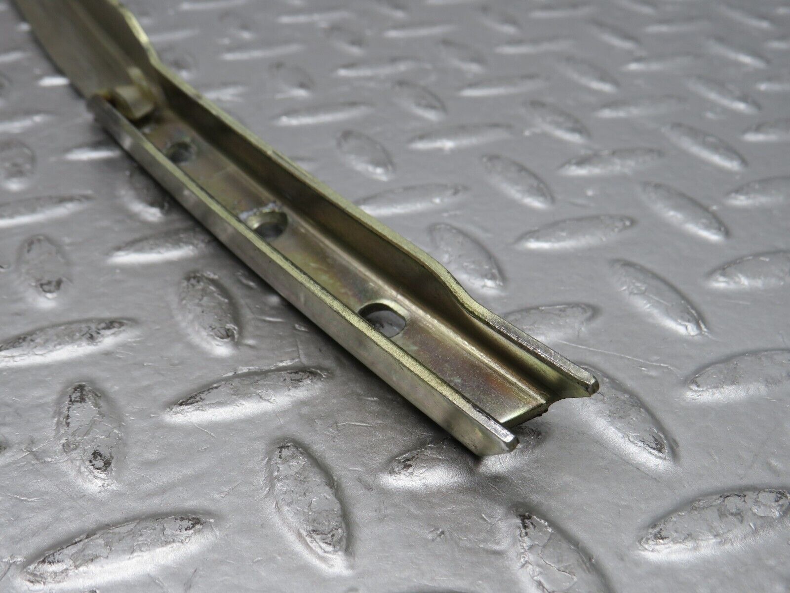 37801 Mercedes-Benz A124 320E Cabriolet Front Right Window Channel