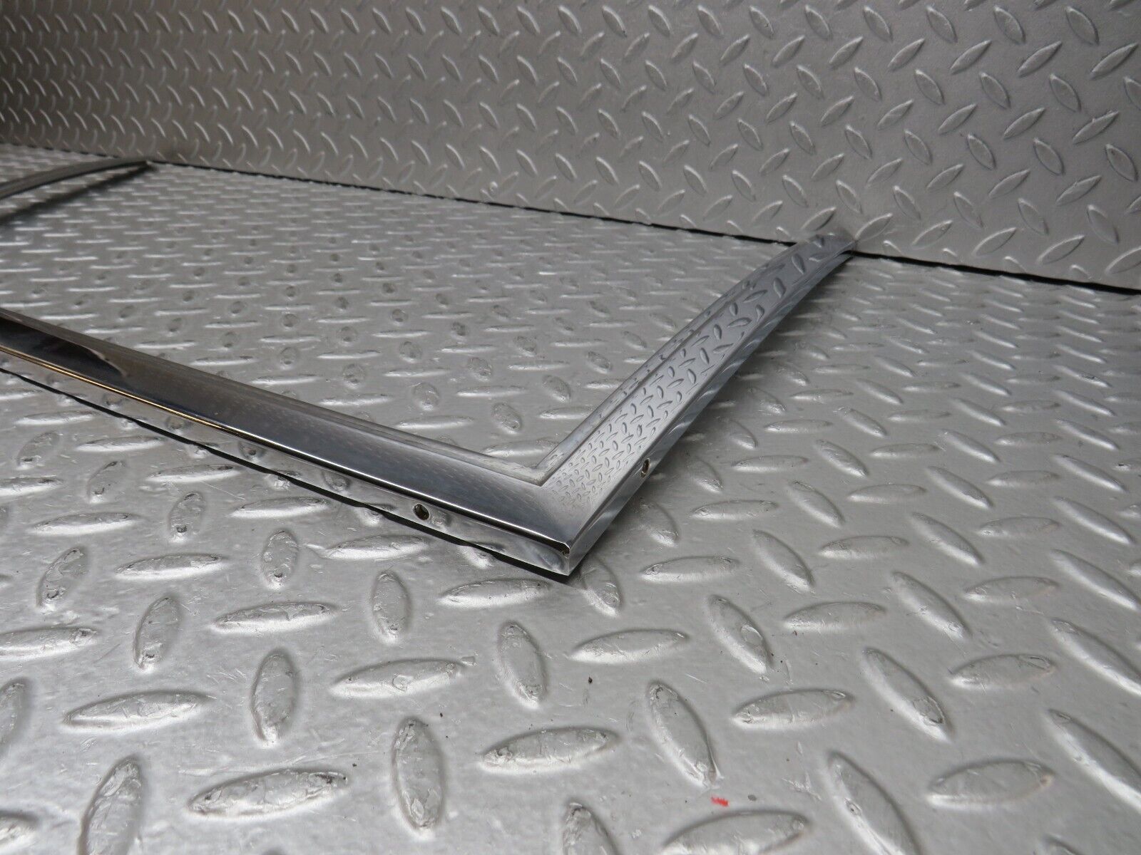 37316 Mercedes-Benz W109 300SEL Front Right Door Chrome Window Frame