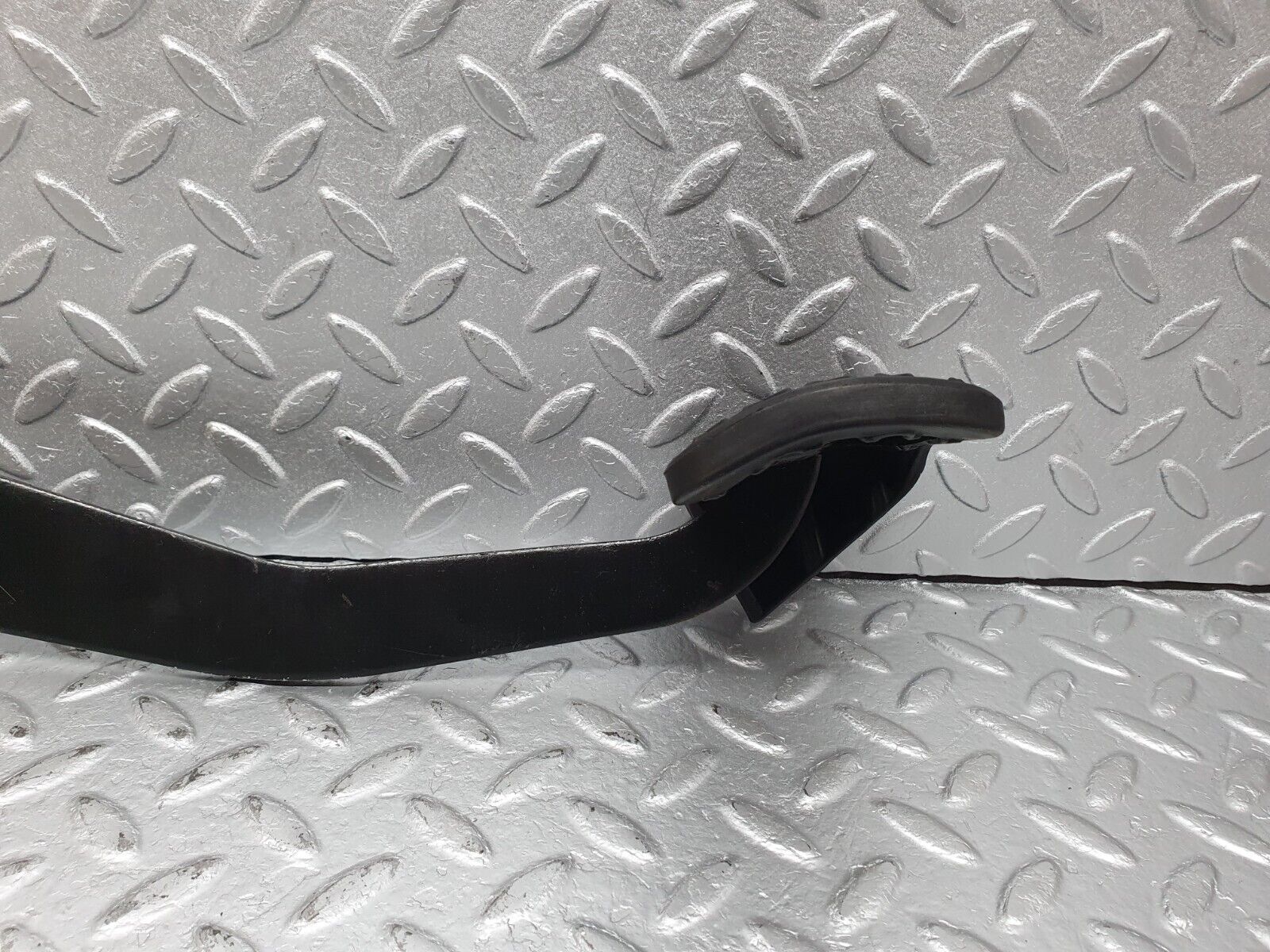 41083 Mercedes-Benz W126 300SE Brake Pedal With Rubber 1232910082