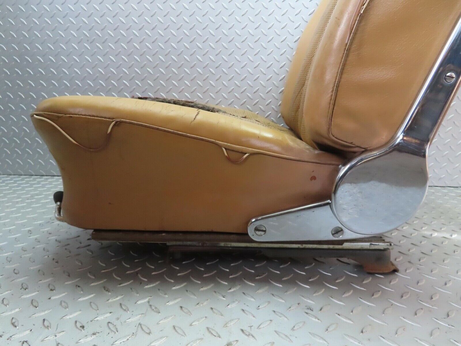 12841 Mercedes-Benz W111 220SE Front Right Passenger Seat Caramel