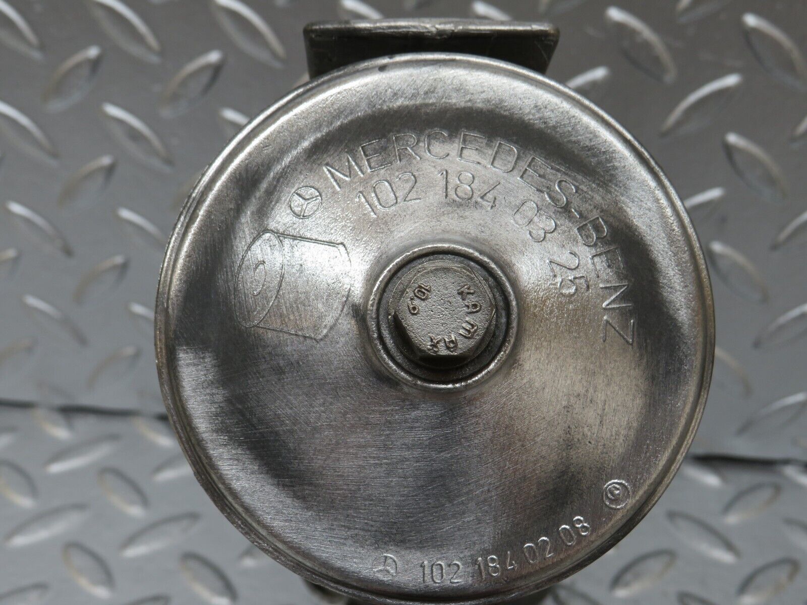 25622 Mercedes-Benz W123 200 Oil Filter Housing 1021800111