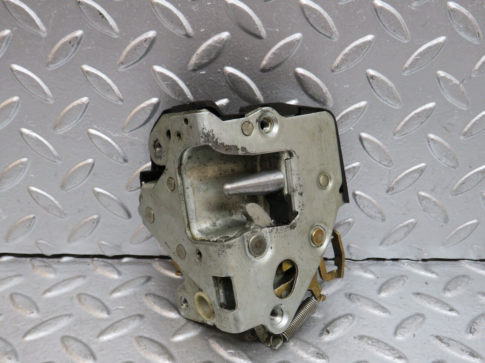 29667 Mercedes-Benz W123 230E Front Right Door Lock Mechanism 1237230208