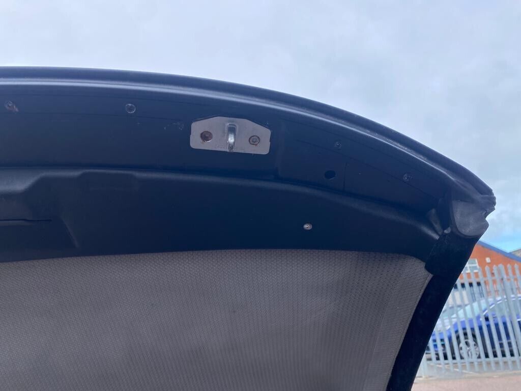 38226 Mercedes-Benz A124 320E Cabriolet Soft Top