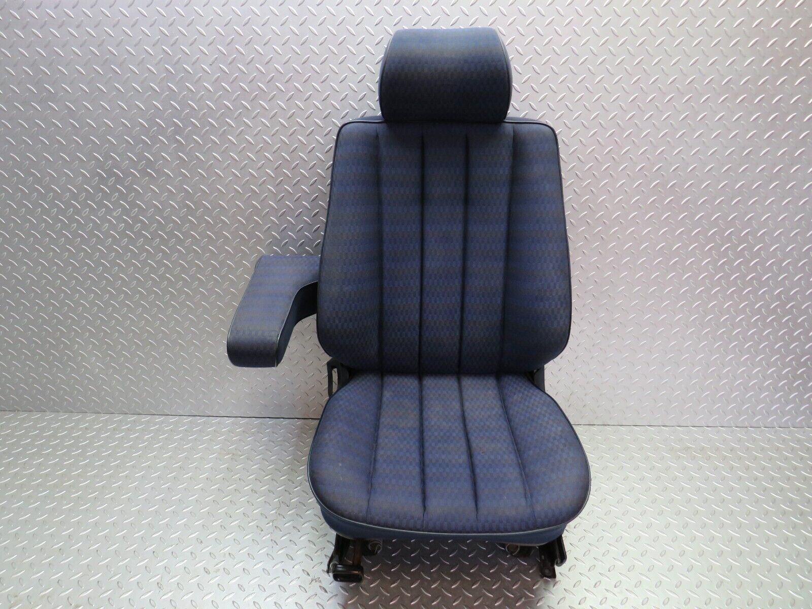 25270 Mercedes-Benz W201 190D Front Left Passenger Seat Blue