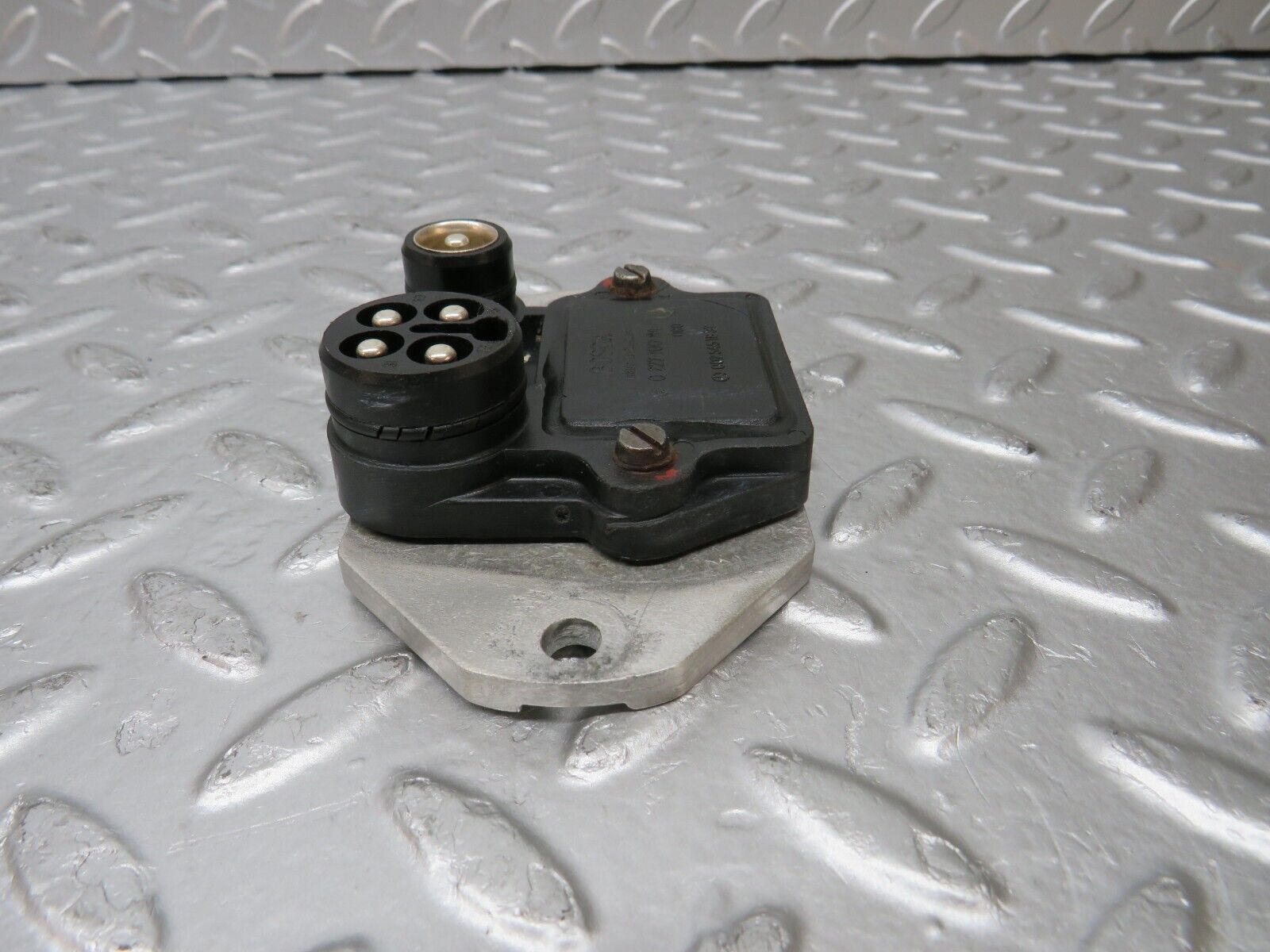 30620 Mercedes-Benz W201 190E 2.0L Ignition Control Unit Bosch 0227100114 0025451832