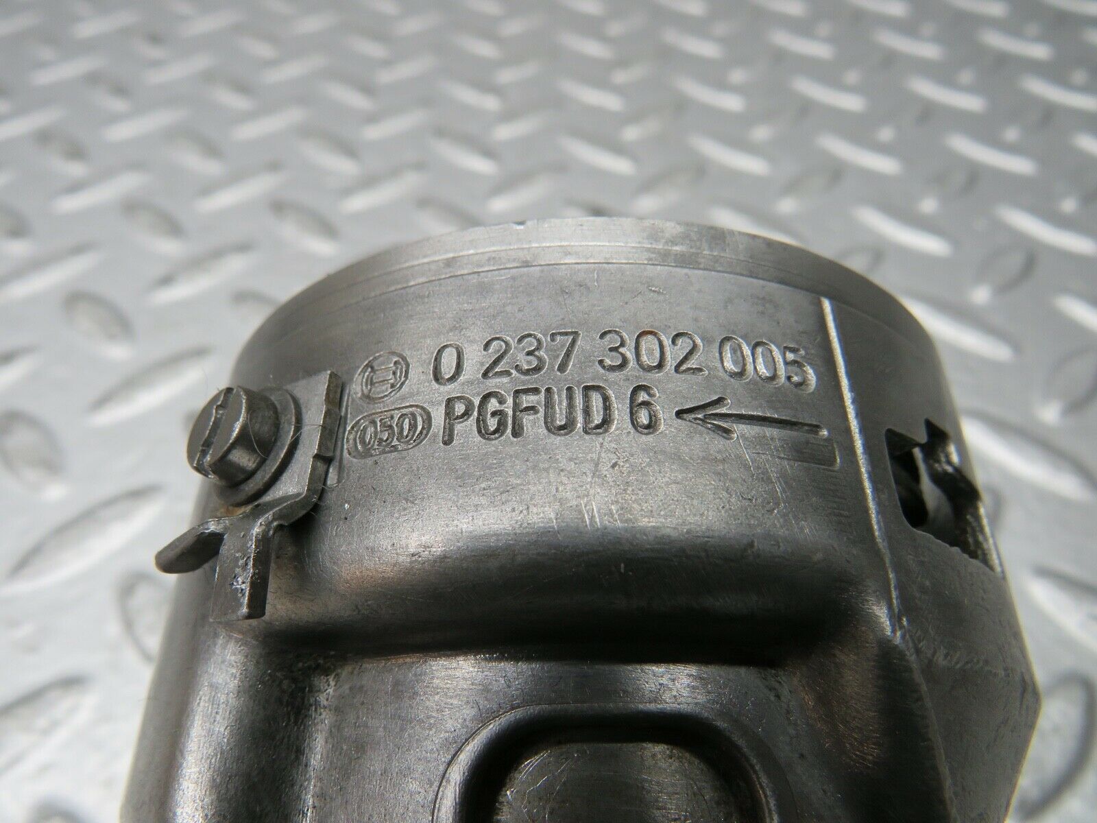 21836 Mercedes-Benz W123 Ignition Distributor Bosch 0237302005