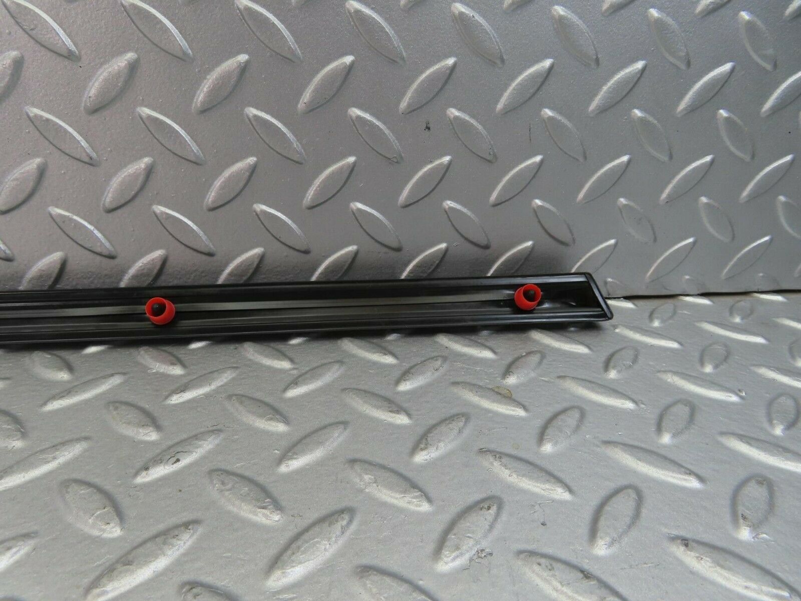 10246 Mercedes-Benz W123 Rear Left Door Centre Moulding Trim