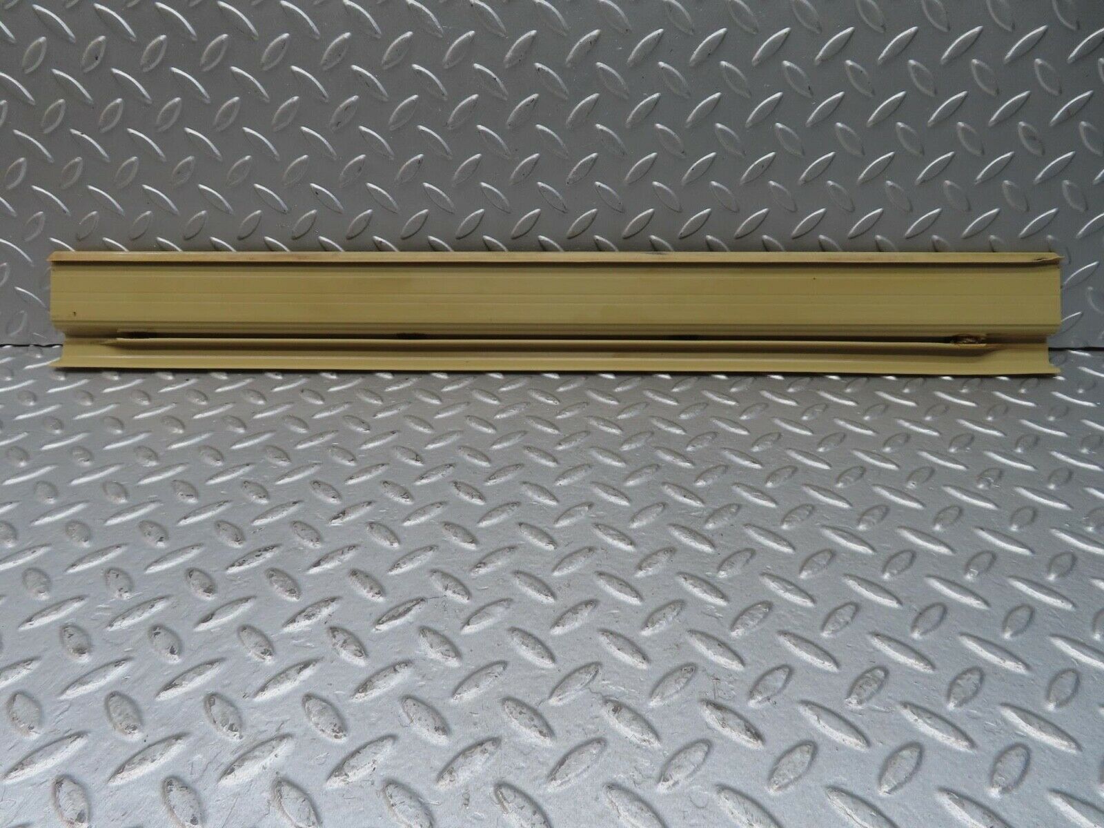 13483 Mercedes-Benz W123 200 Front Left Door Sill