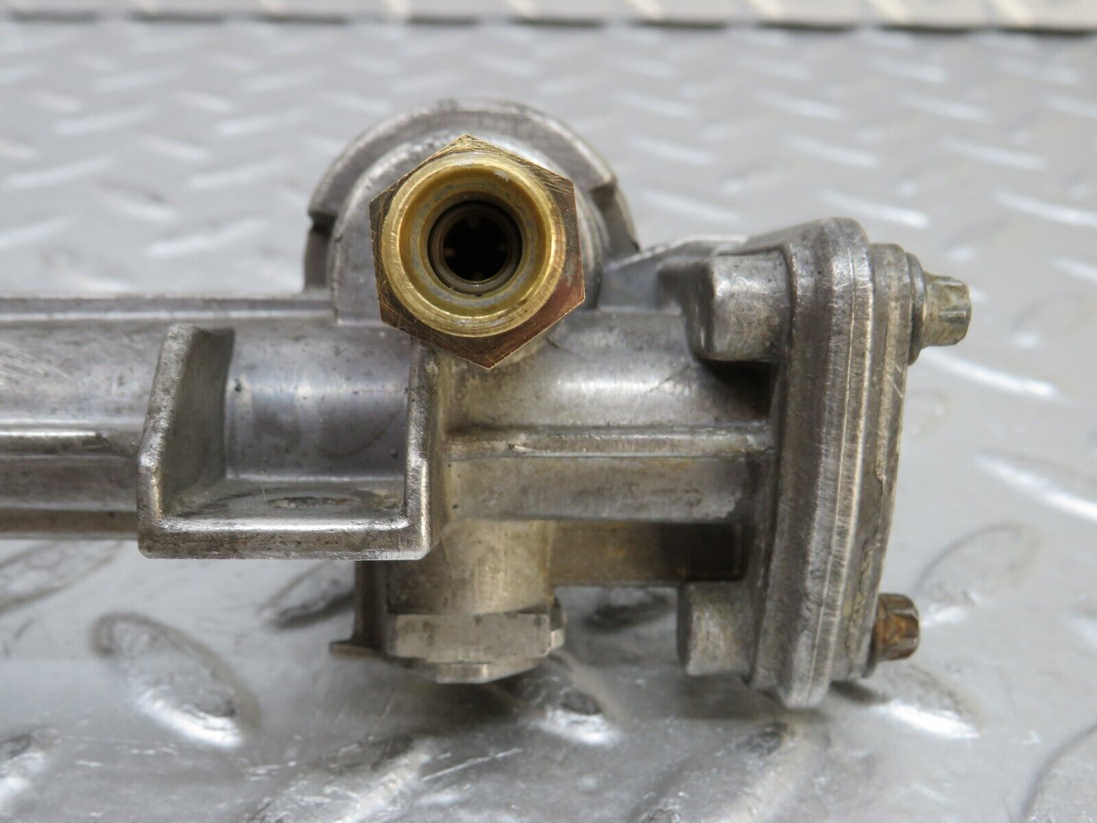 26690 Mercedes-Benz C124 220CE Coupe Fuel Injector Rail 1110780745