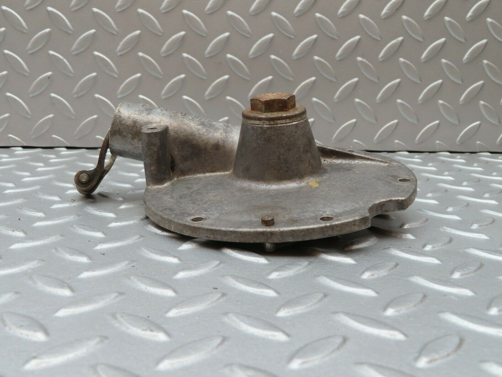 3485 Mercedes-Benz W108 280SE Distributor Bearing Housing 1271580415