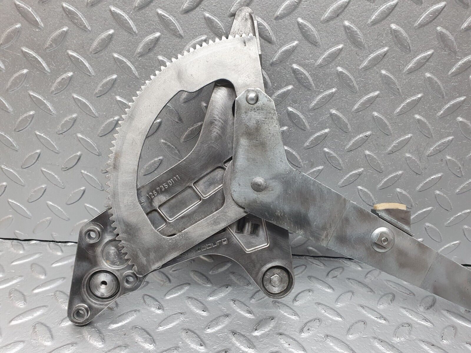 40974 Mercedes-Benz W126 300SE Rear Left Door Window Regulator 1267350111