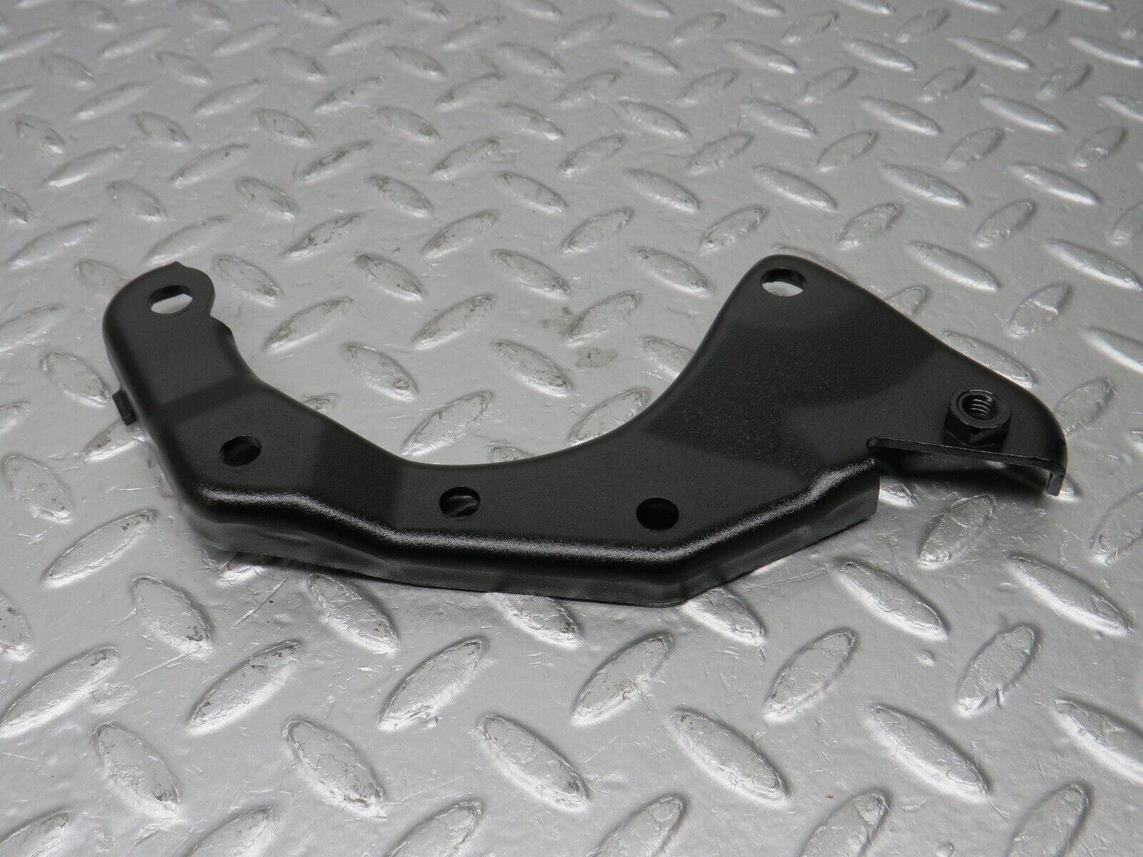 33773 Mercedes-Benz W201 190E 2.0L Alternator Generator Bracket