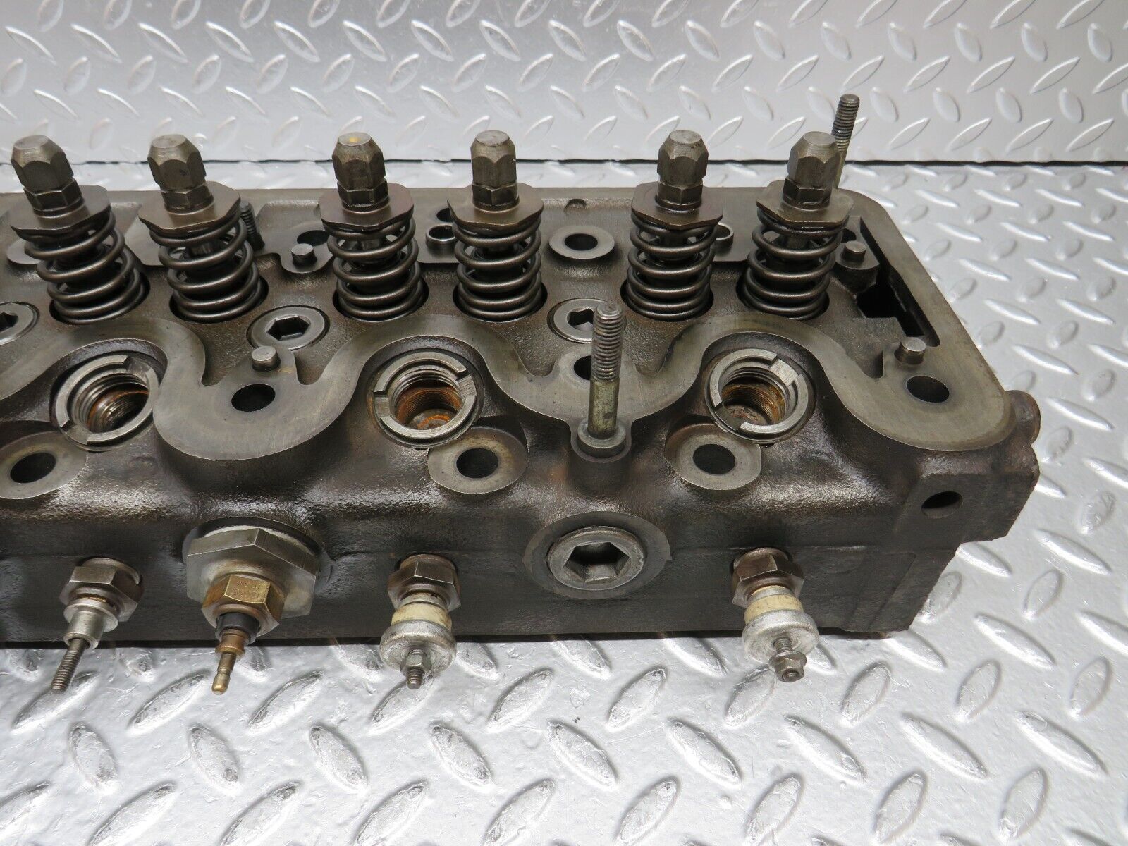 31138 Mercedes-Benz W123 200D Cylinder Head 6150162301