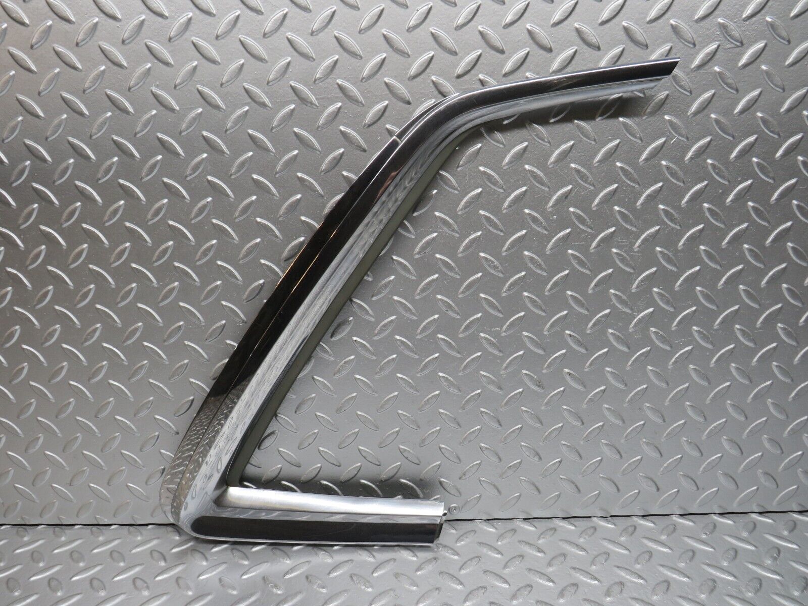 0695 Mercedes-Benz C107 350SLC Coupe Window Trim Chrome Right Side 1076980289