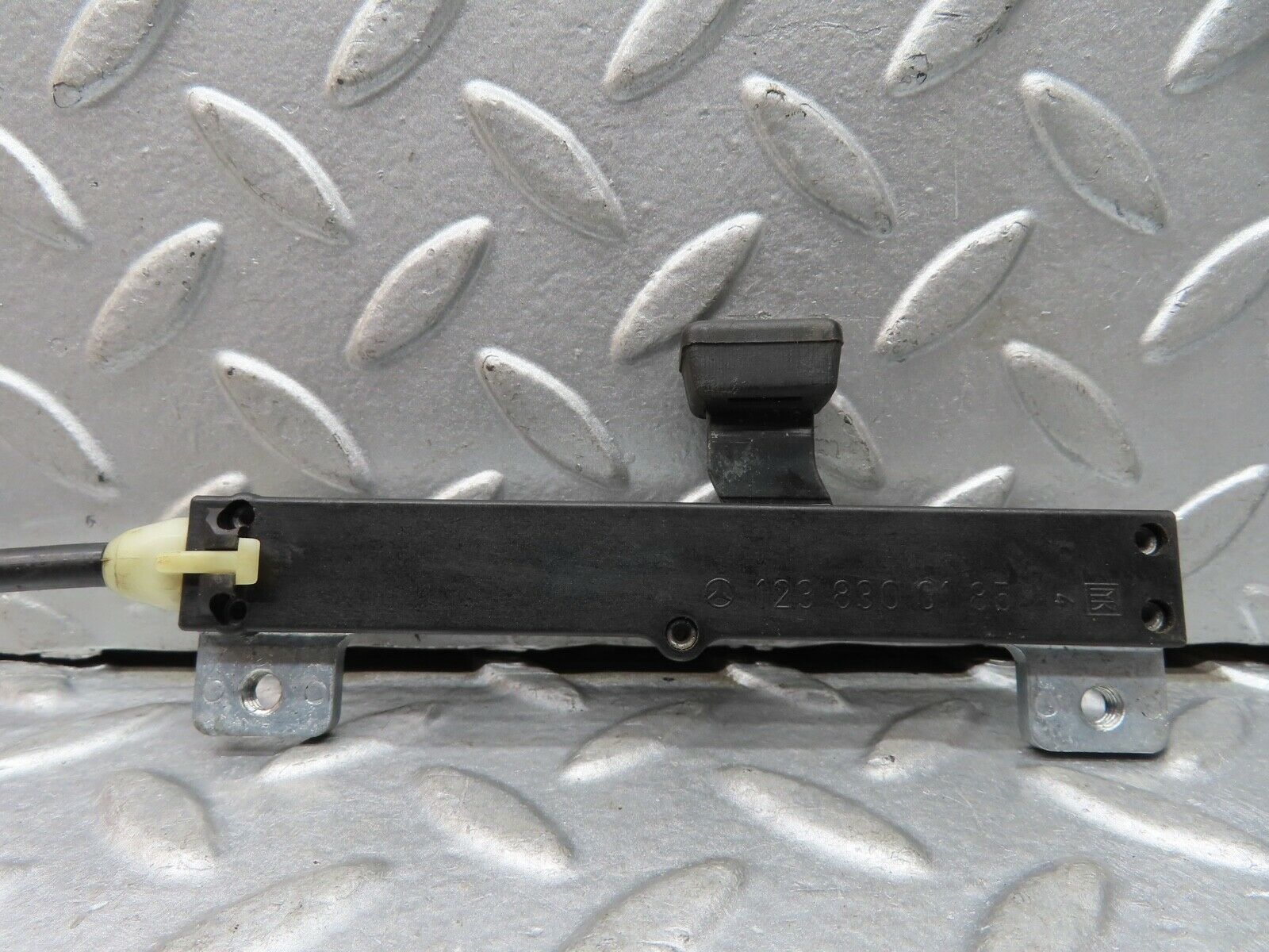 19258 Mercedes-Benz W123 300D Heater Control Slider 1238300185