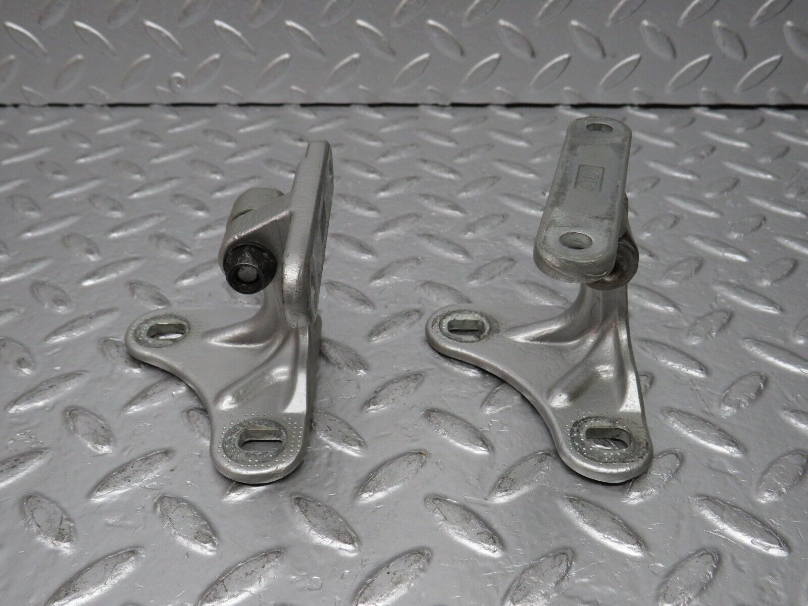 32278 Mercedes-Benz W220 S430 Front Left Door Hinge