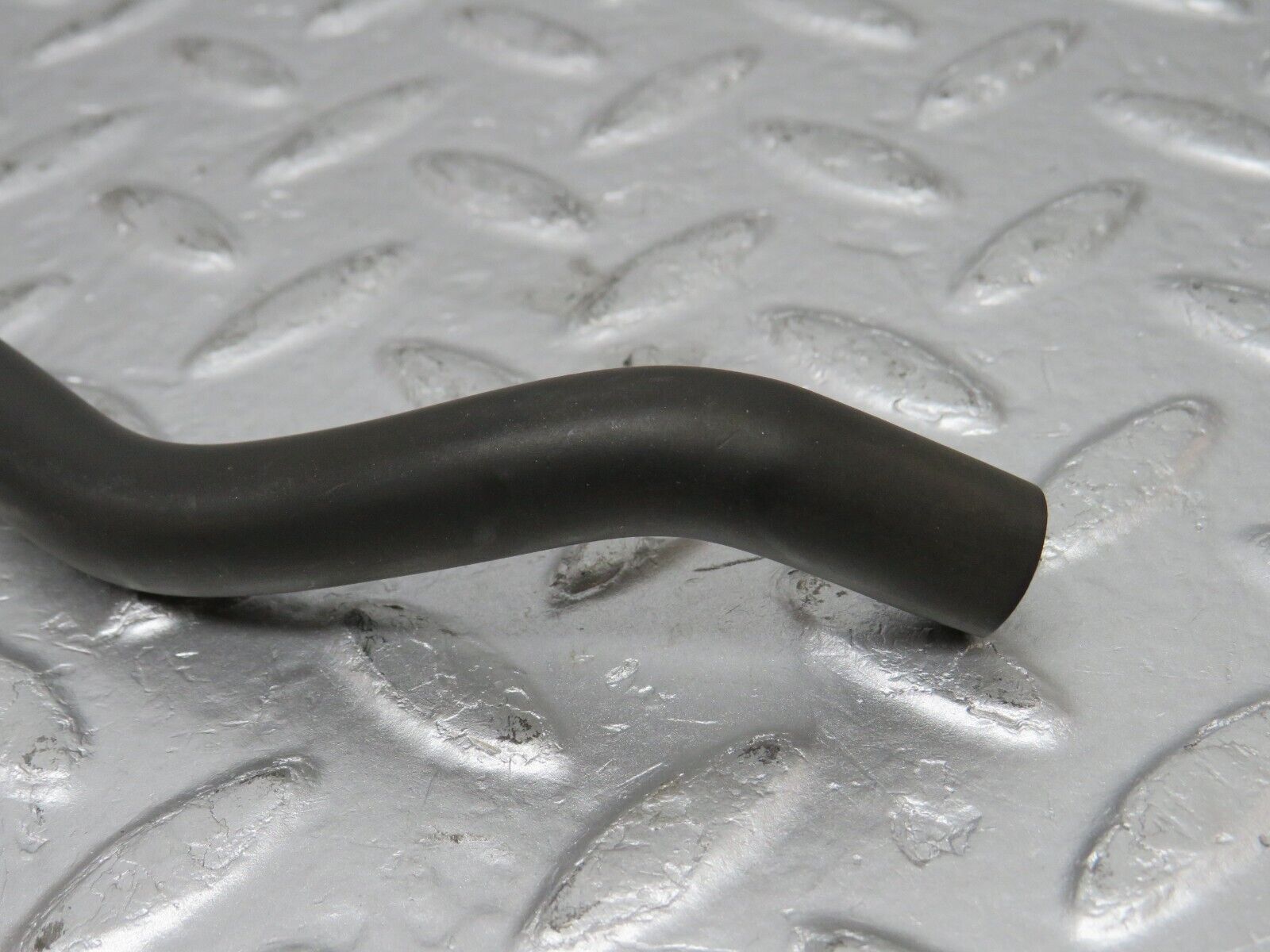 33733 Mercedes-Benz W201 190E 2.0L Crankcase Breather Pipe 1020943882