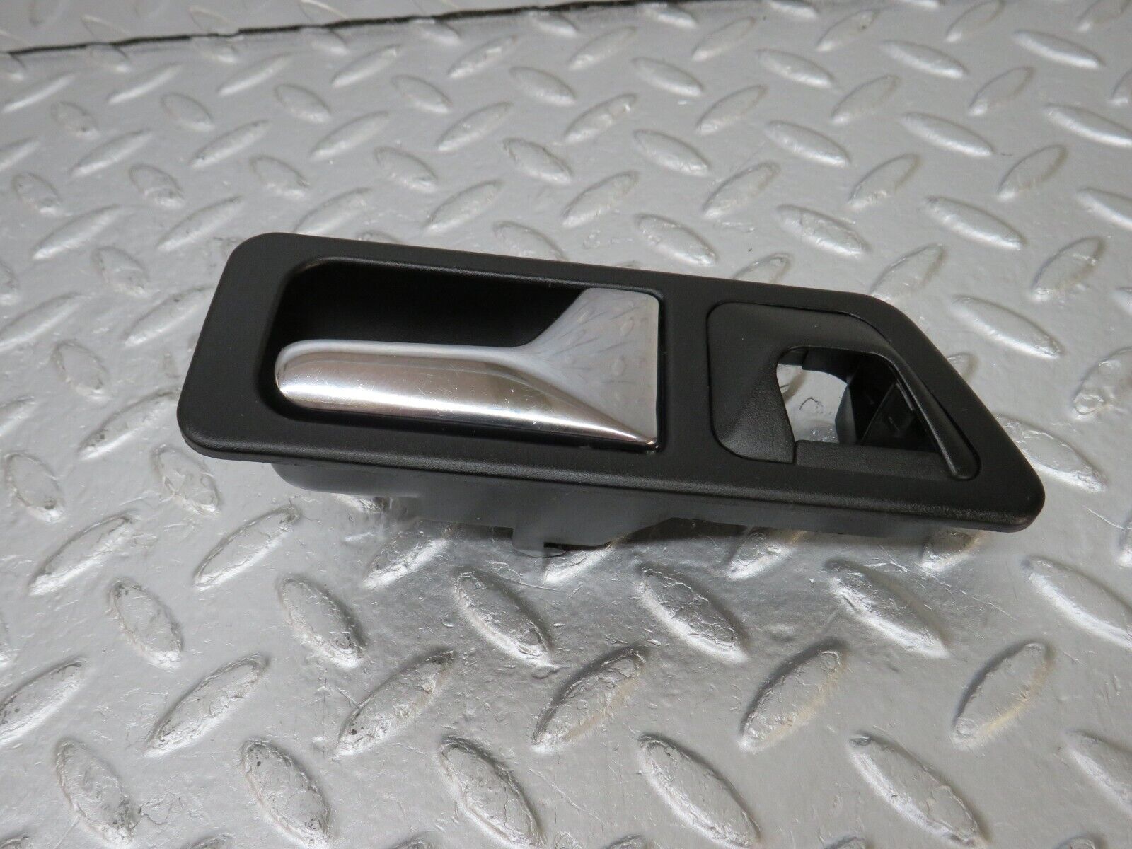 33642 Mercedes-Benz W201 190E 2.0L Right Interior Door Handle 2017660264