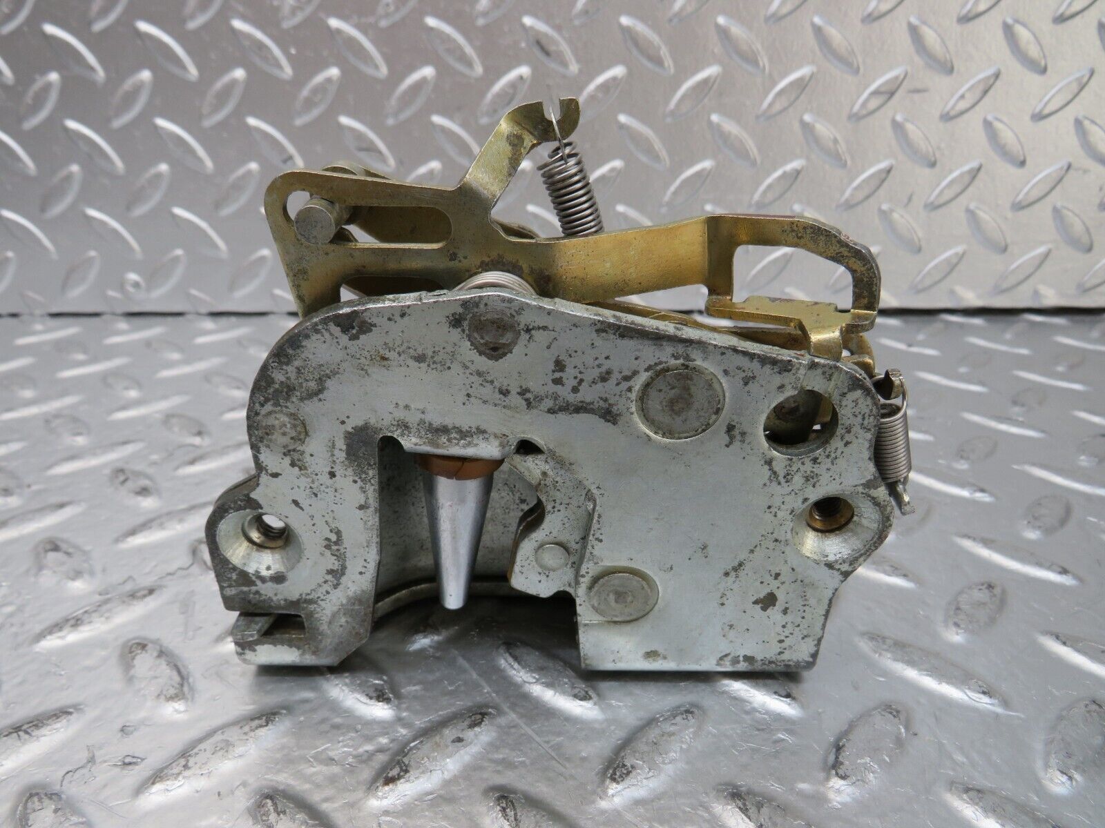 26062 Mercedes-Benz W116 450SE Rear Right Door Lock Mechanism