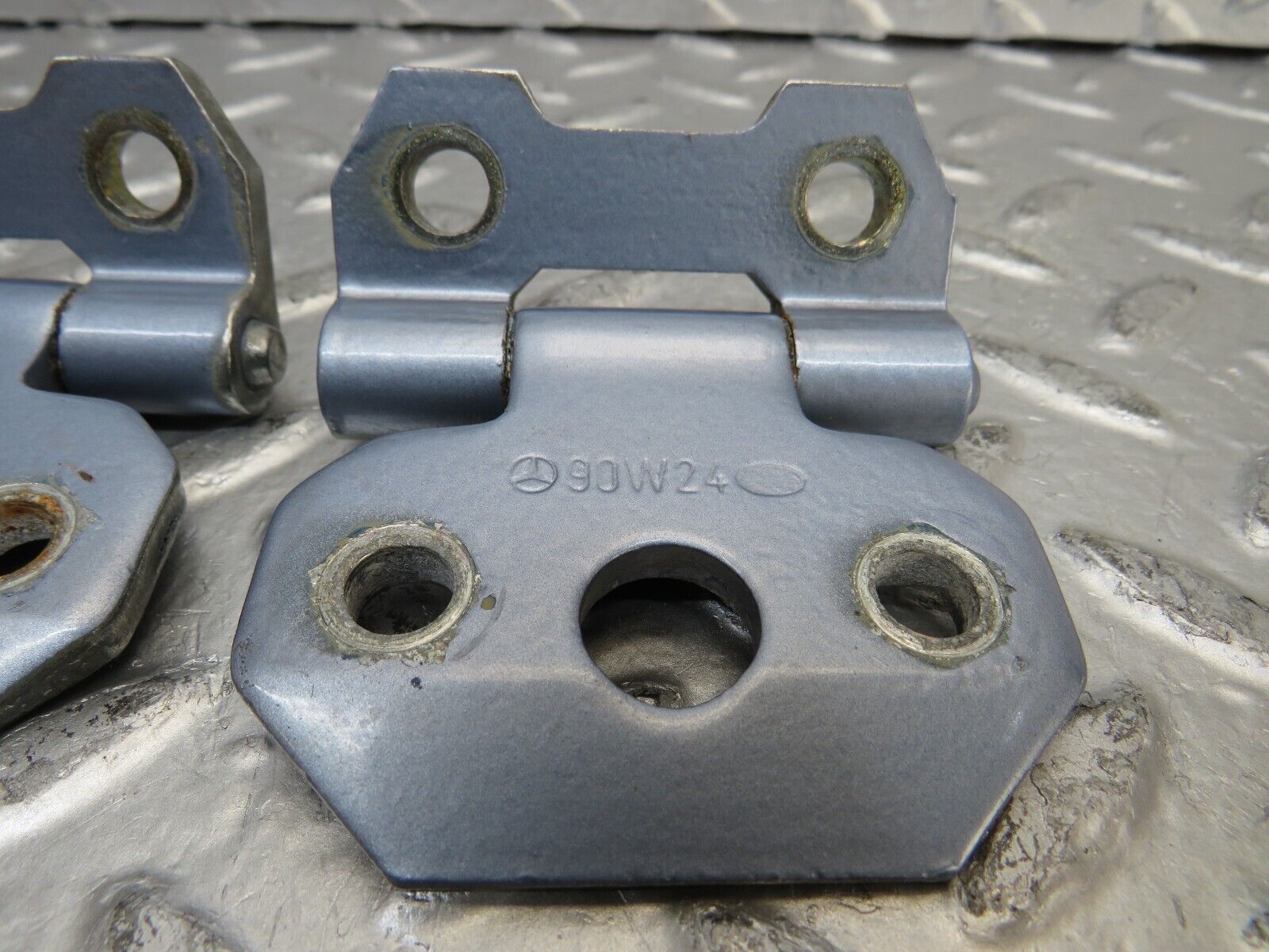 25299 Mercedes-Benz W201 190D Door Hinge Left