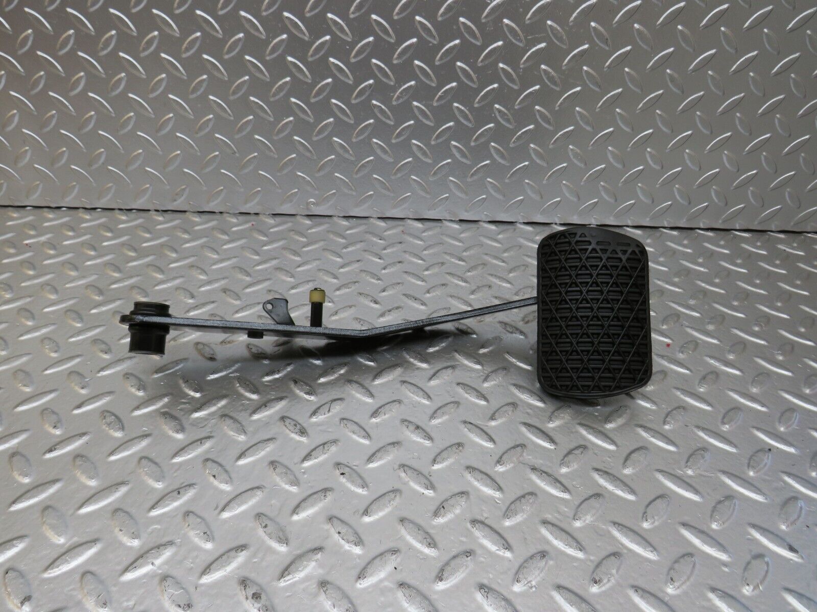 24740 Mercedes-Benz W140 S320 Brake Pedal 1232910082