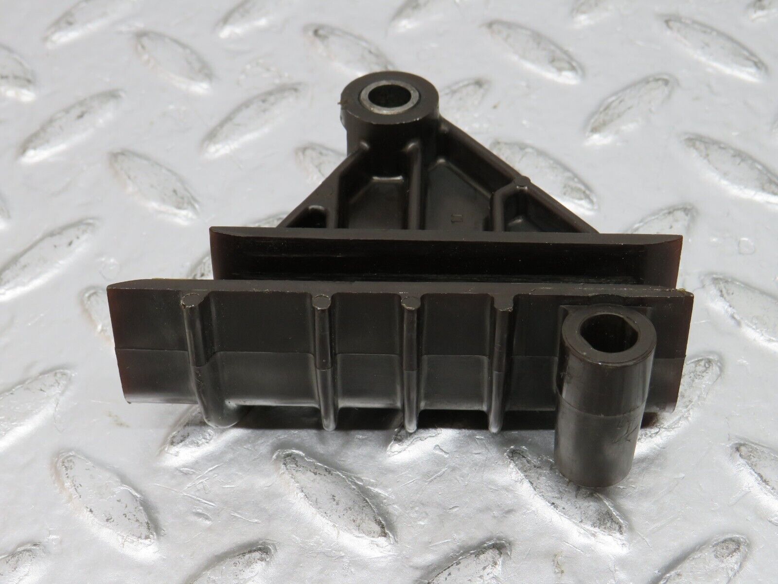 0885 Mercedes-Benz W123 240D Timing Chain Guide Rail 6150501416