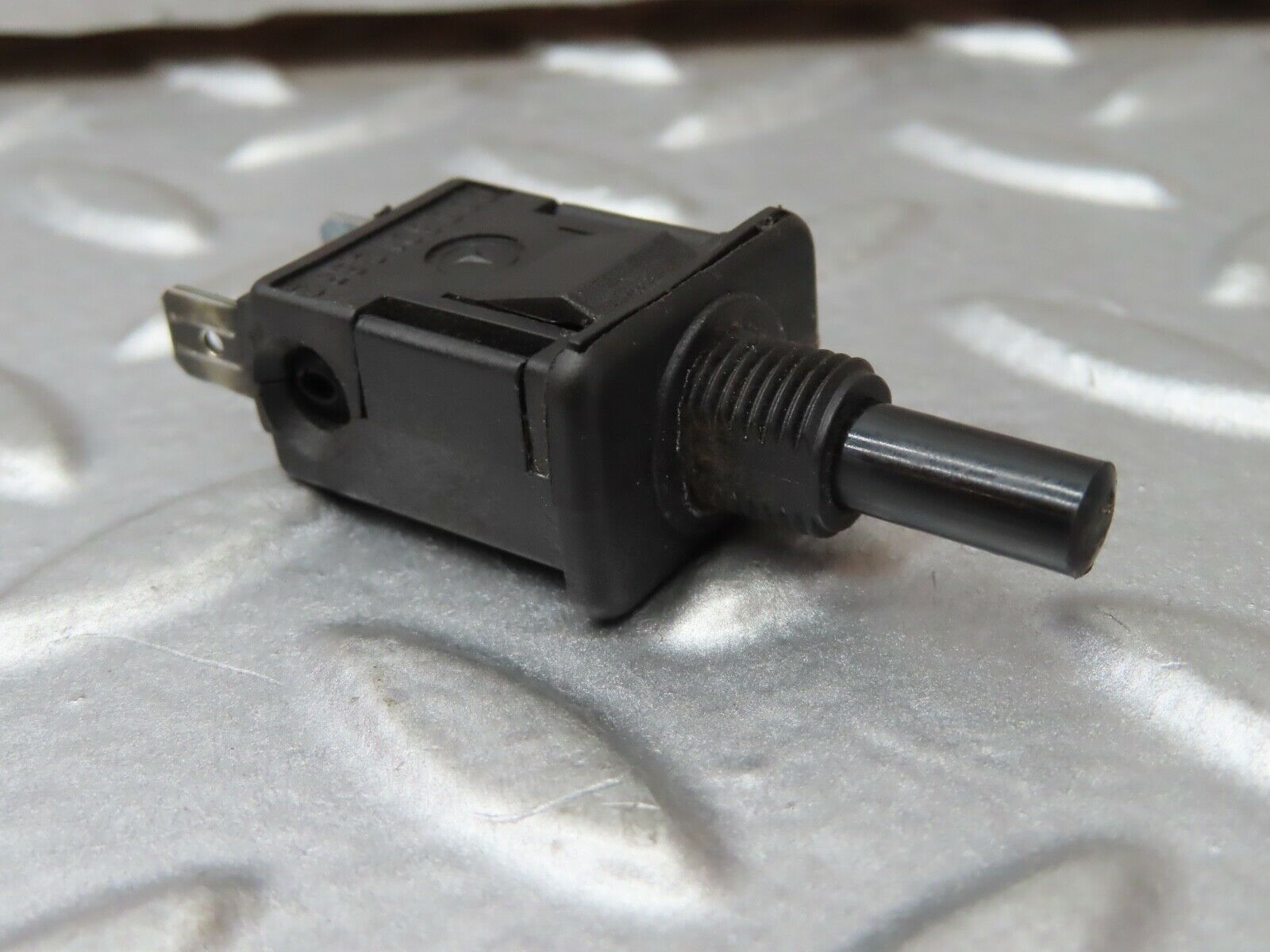 19277 Mercedes-Benz W123 300D Door Contact Switch 0008212852