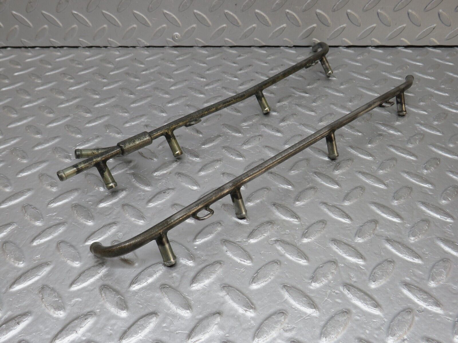 37547 Mercedes-Benz W109 300SEL Fuel Injection Pipe