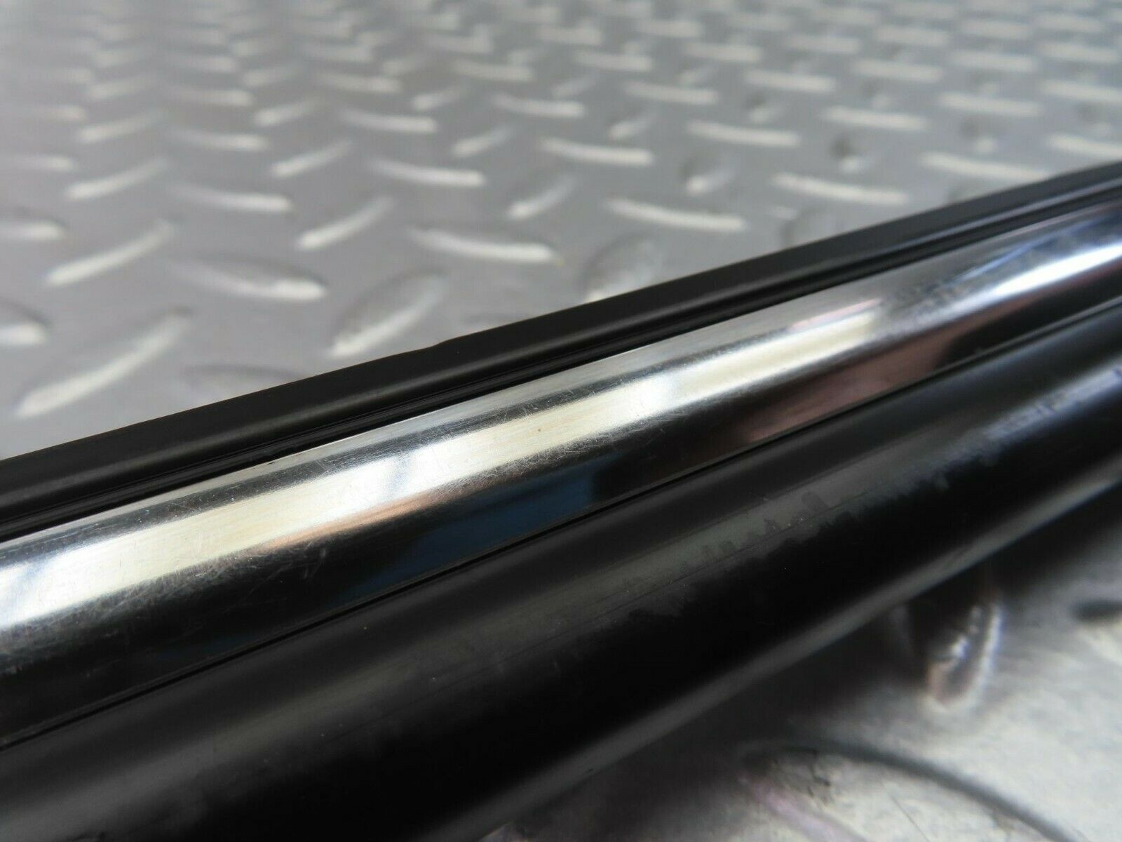 10293 Mercedes-Benz W116 Front Left Door Centre Moulding Trim