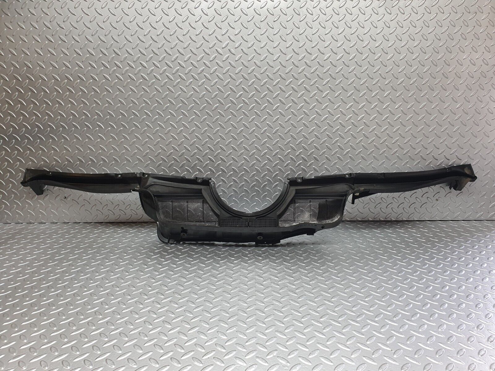 41454 Mercedes-Benz W124 200E Wiper Mechanism Cover Panel 1246280067 1246283707 1246202667 1246200978